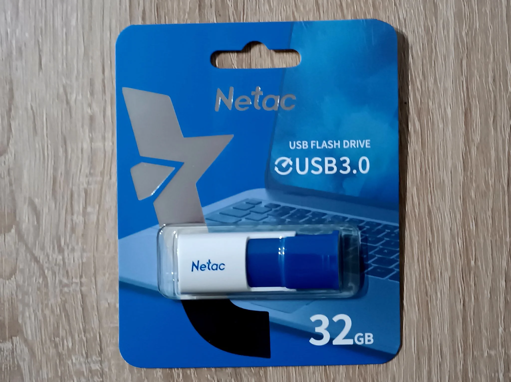 Флешка USB Netac U182 (NT03U182N-032G-32RE), 32Gb, USB 3.0, R/W 70/30, красный/черный