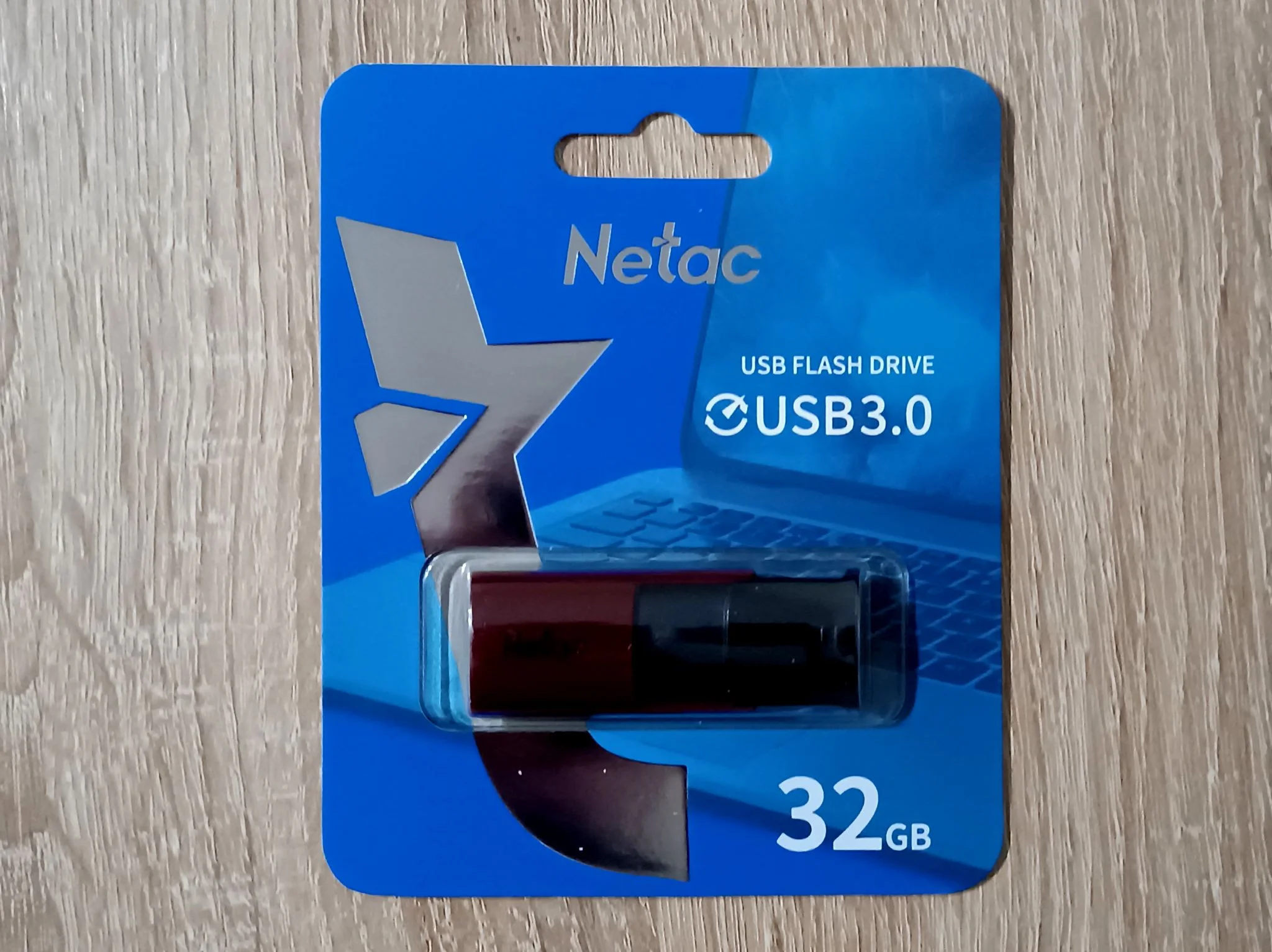 Флешка USB Netac U182 (NT03U182N-032G-32RE), 32Gb, USB 3.0, R/W 70/30, красный/черный