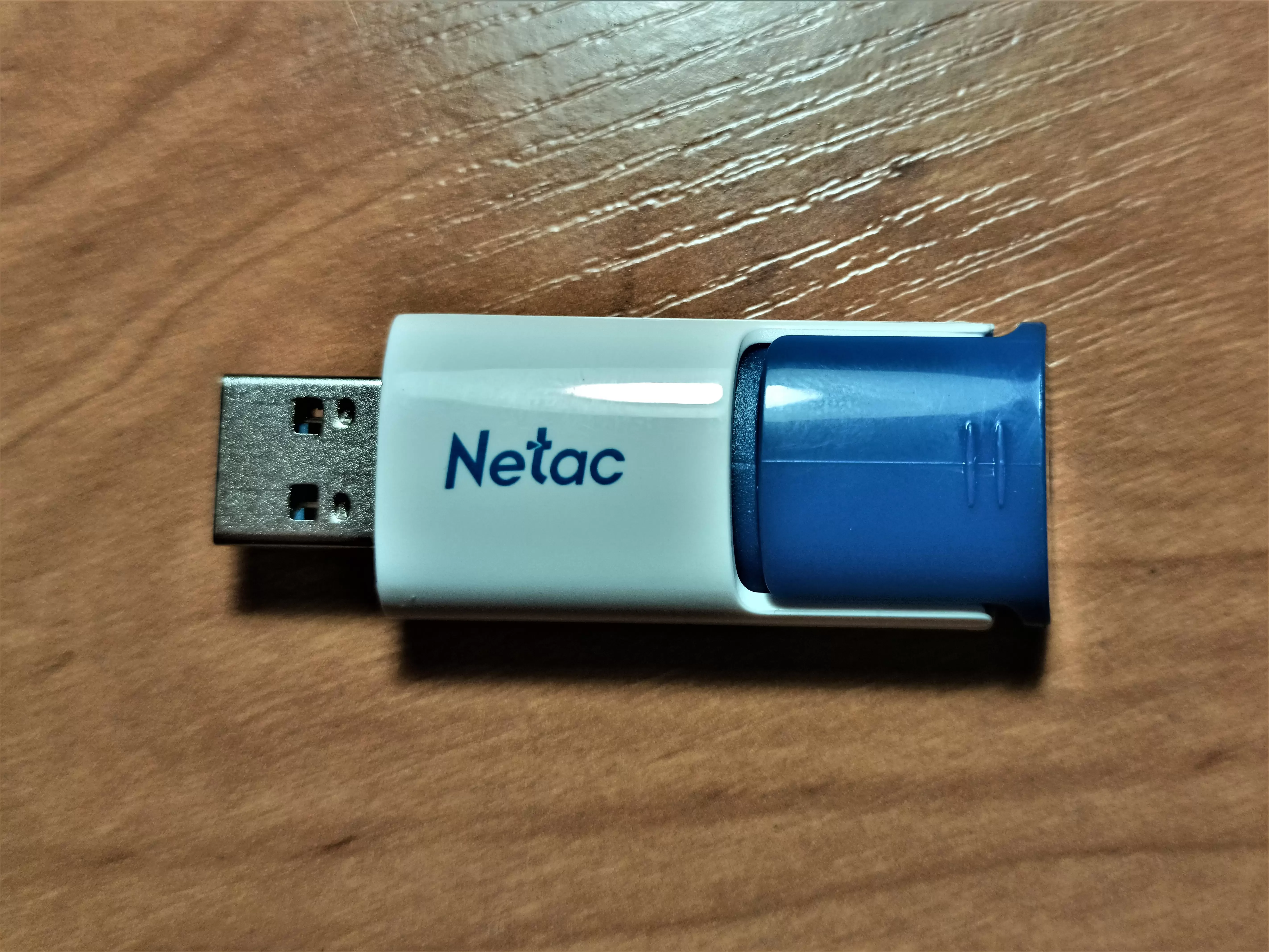 Флешка USB Netac U182 Blue (NT03U182N-064G-32BL), 64Gb, USB 3.0, R/W 70/30, белый/синий