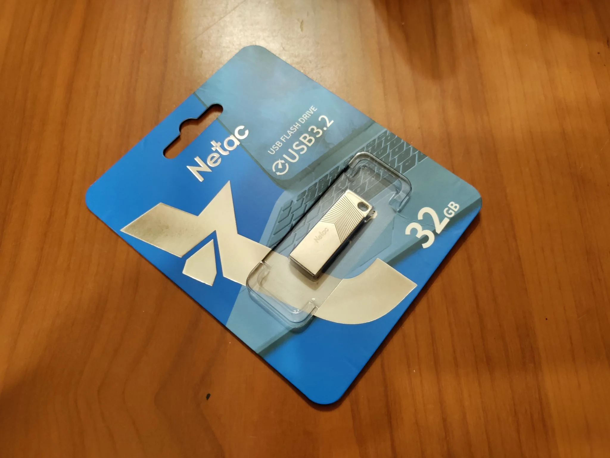 Флешка USB Netac UM1 (NT03UM1N-032G-32PN), 32Gb, USB 3.2, R/W 150/45, серебристый