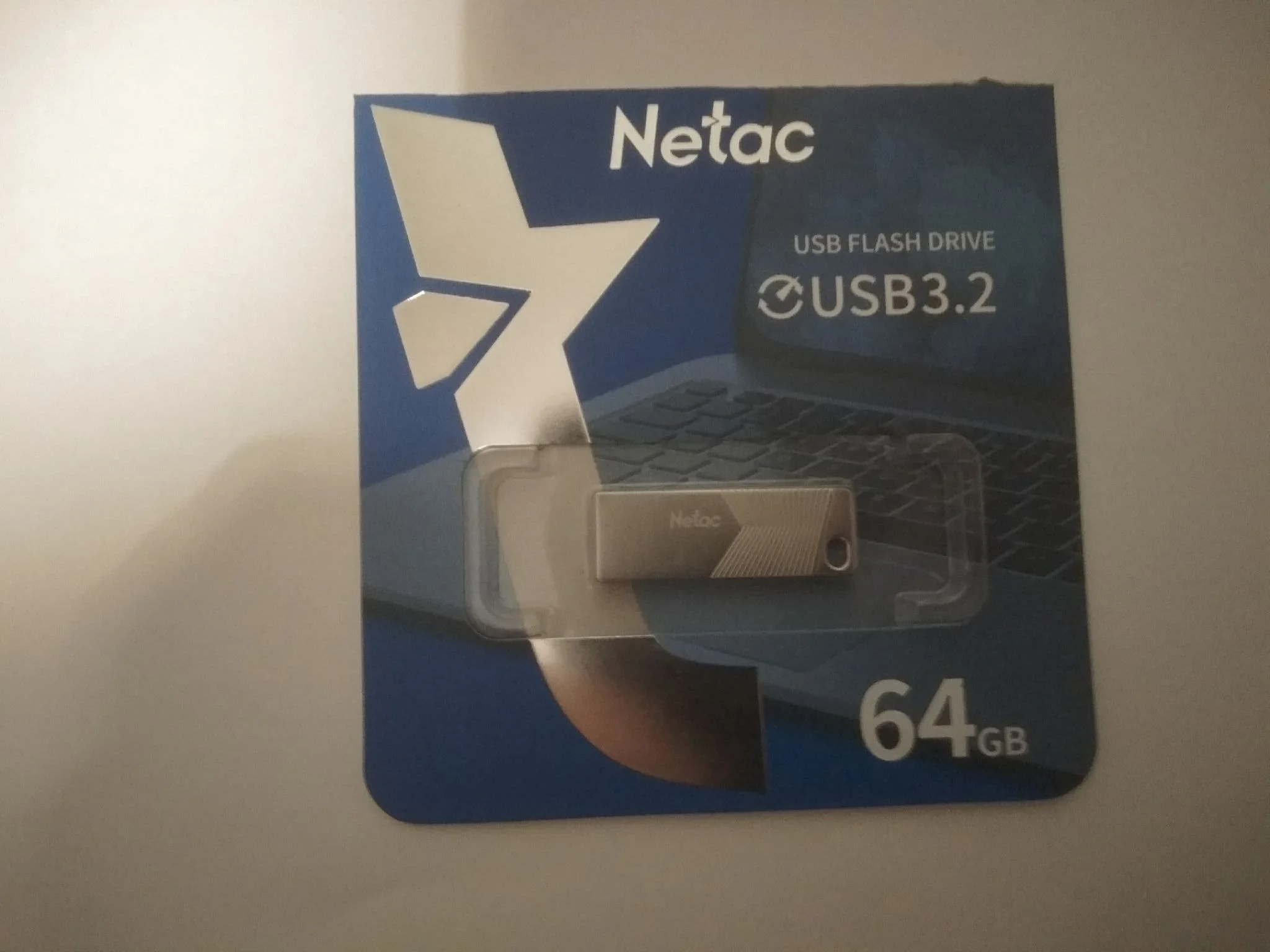 Флешка USB Netac UM1 (NT03UM1N-064G-32PN), 64Gb, USB 3.2, R/W 150/45, серебристый