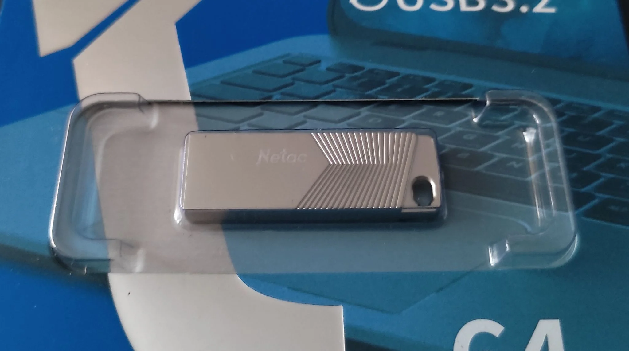 Флешка USB Netac UM1 (NT03UM1N-064G-32PN), 64Gb, USB 3.2, R/W 150/45, серебристый