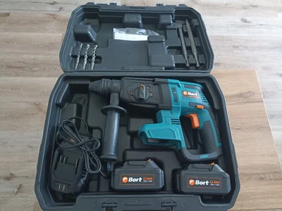 Перфоратор Bort BHD-20Li-BL 2x4.0 А.ч