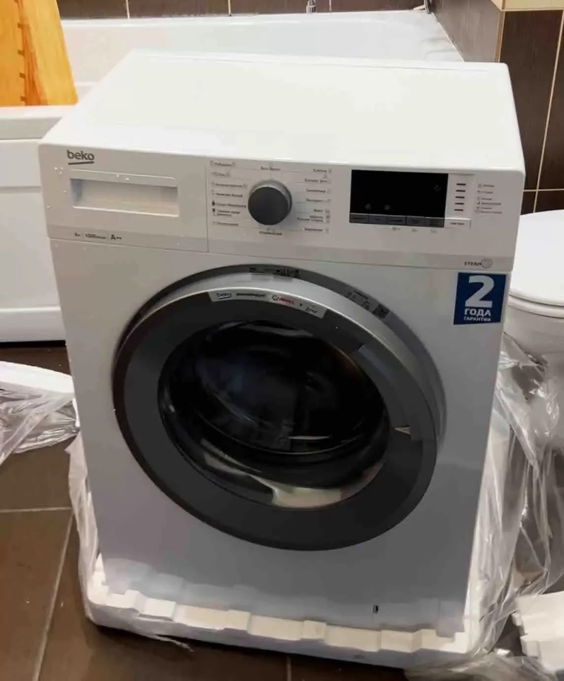 Стиральная машина Beko WSDN63512ZSW