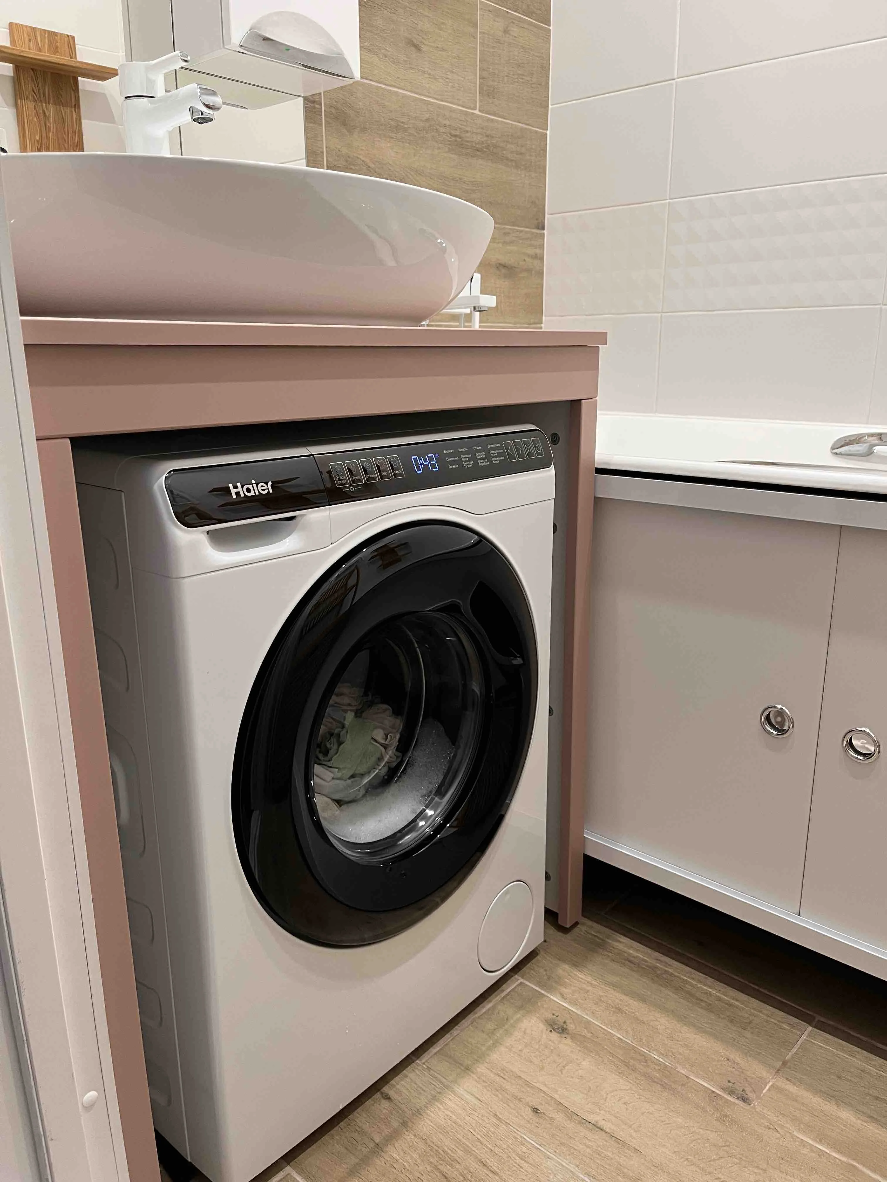 Стиральная машина Haier HW50-BP1026