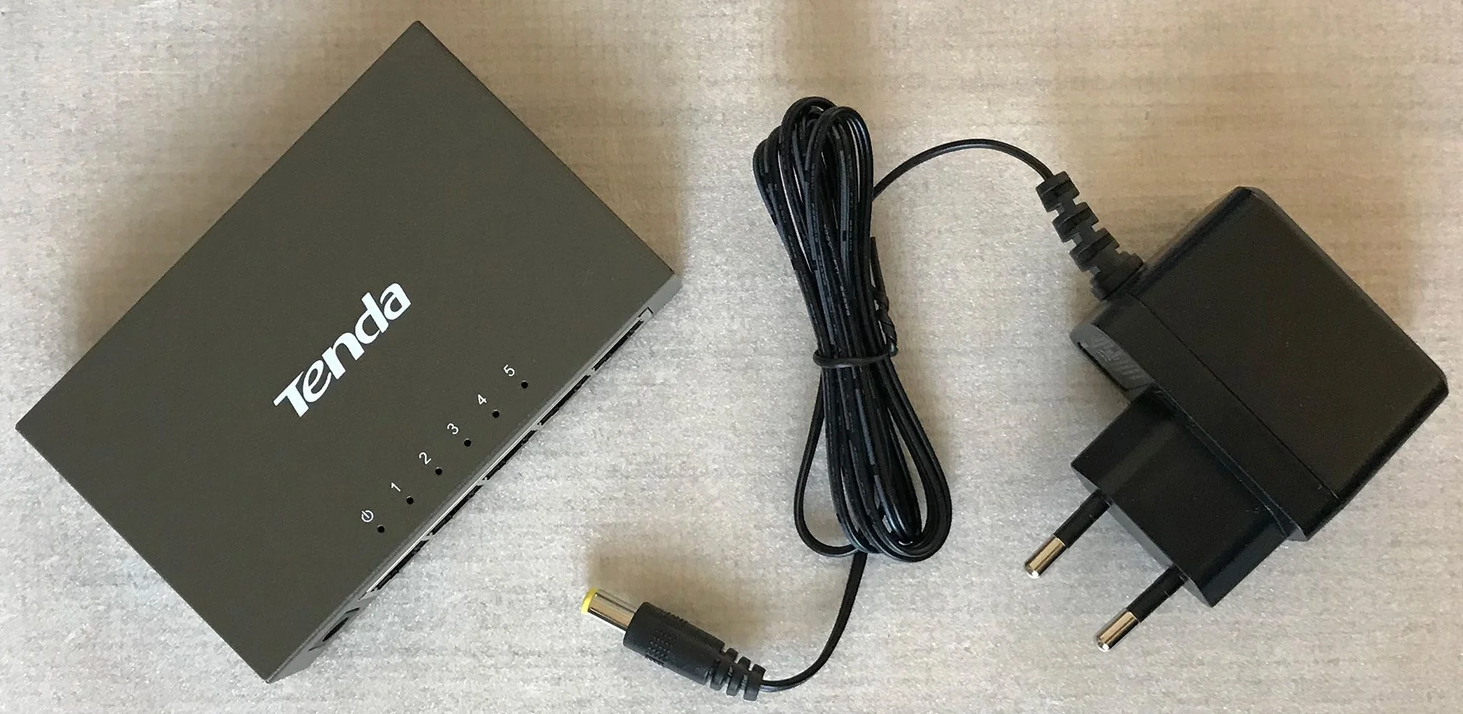 Коммутатор Tenda TEG1005D5-портовый гигабитный настольный
