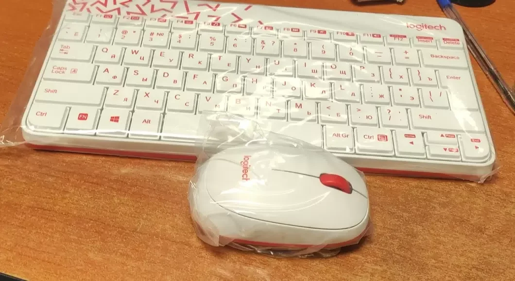 Комплект клавиатура+мышь Logitech MK240 Nano беспроводной, USB, 1000 DPI, белый
