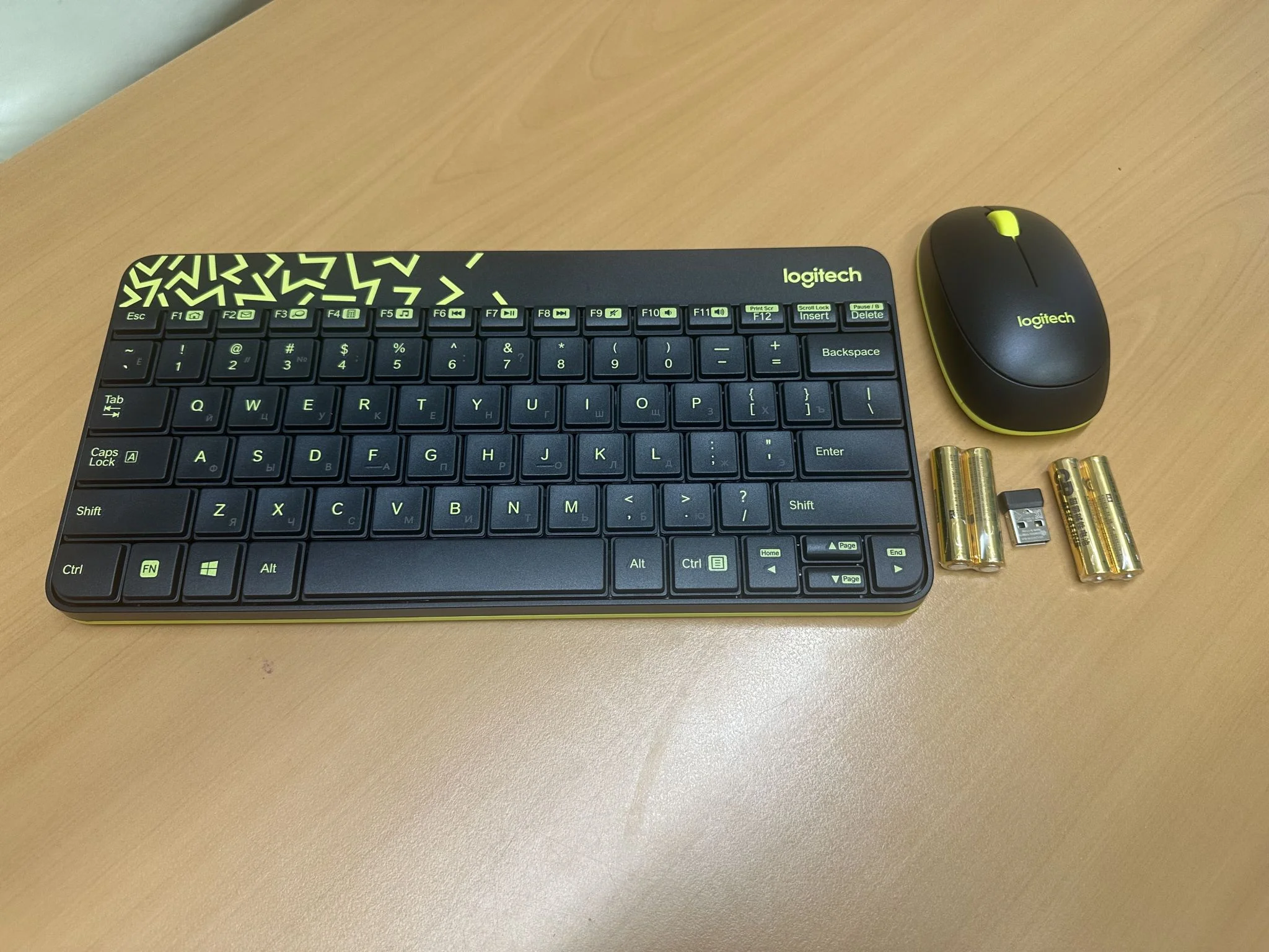 Комплект клавиатура+мышь Logitech MK240 Nano беспроводной, USB, 1000 DPI, чёрный
