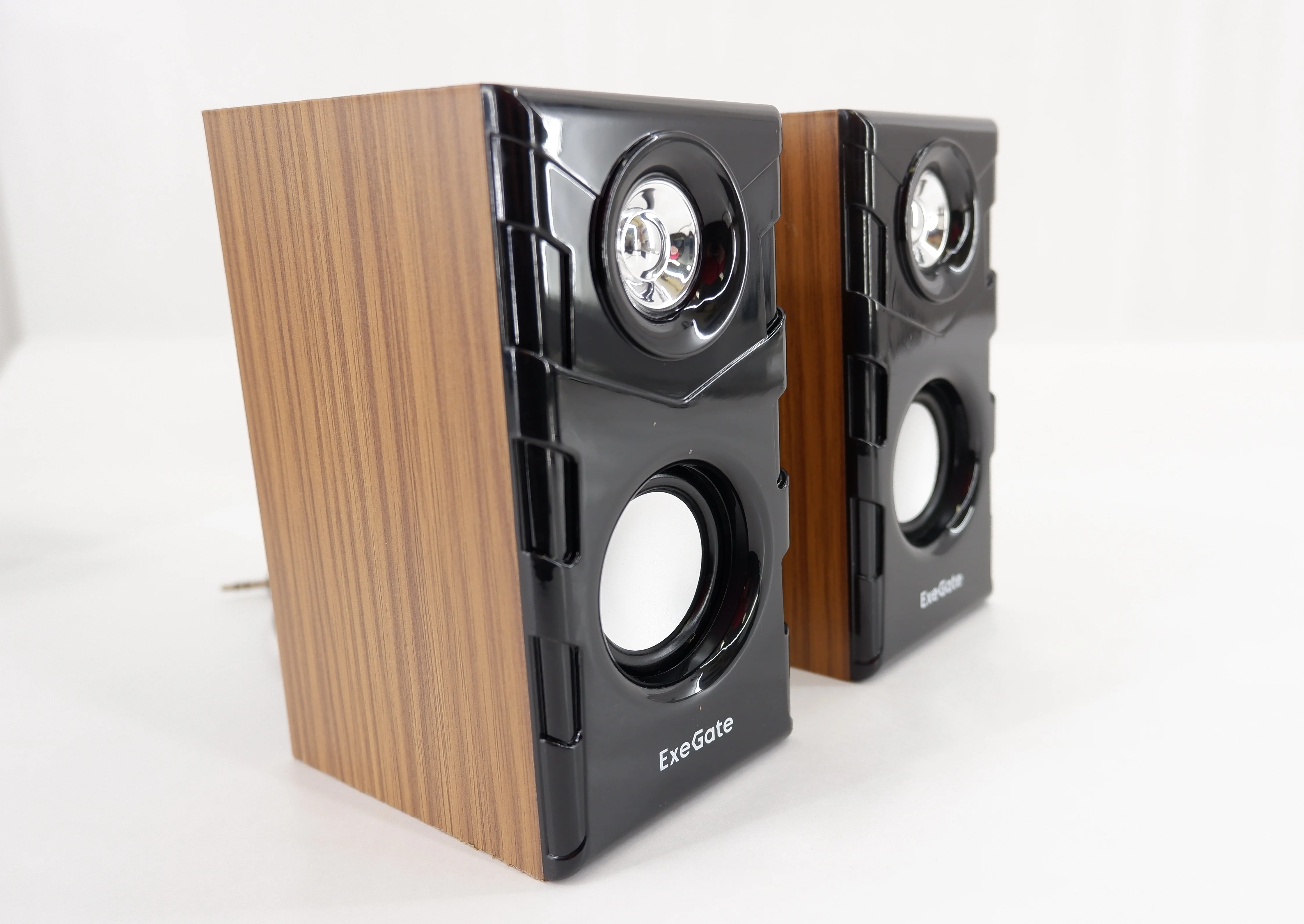 Акустическая система 2.0 ExeGate EX289694RUS Tango 316 (питание USB, 2х3Вт (6 Вт RMS), 80-20000Гц, дерево)