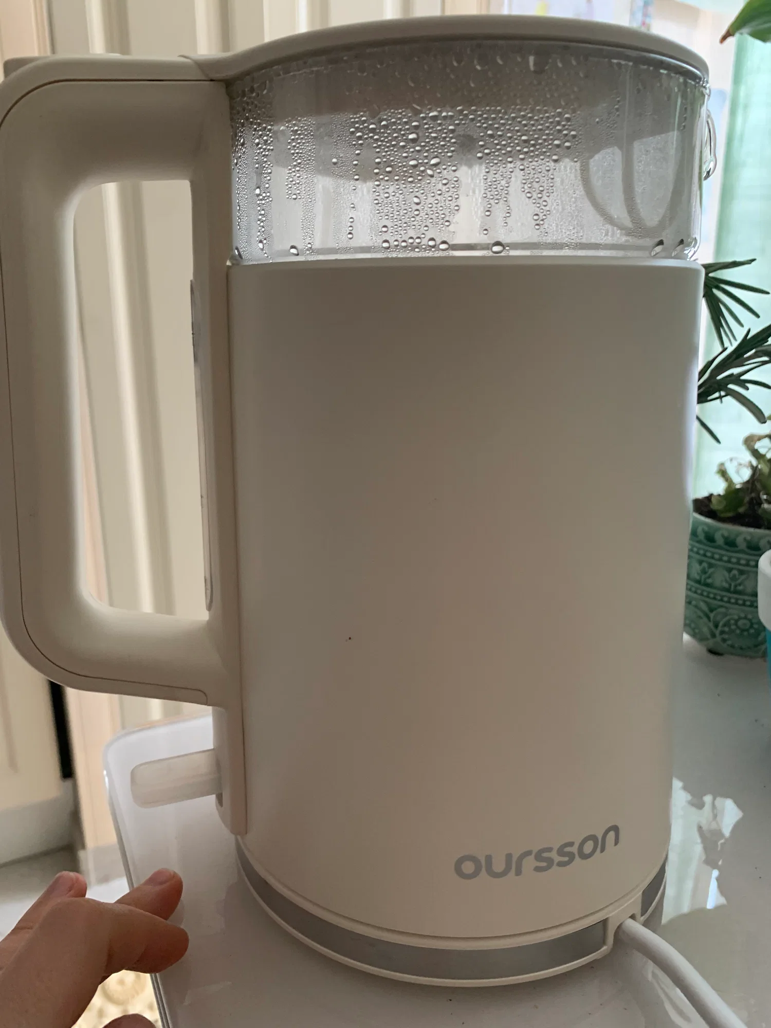 Чайник электрический Oursson KE1732W/BL, черный