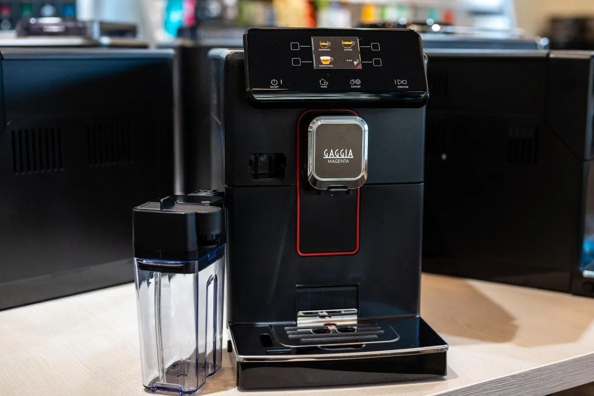 Кофемашина автоматическая Gaggia MAGENTA PREST. BK 8702/01 черный, исп. кофе - молотый/зерной, 1.8 л, 1900 Вт, 15 бар