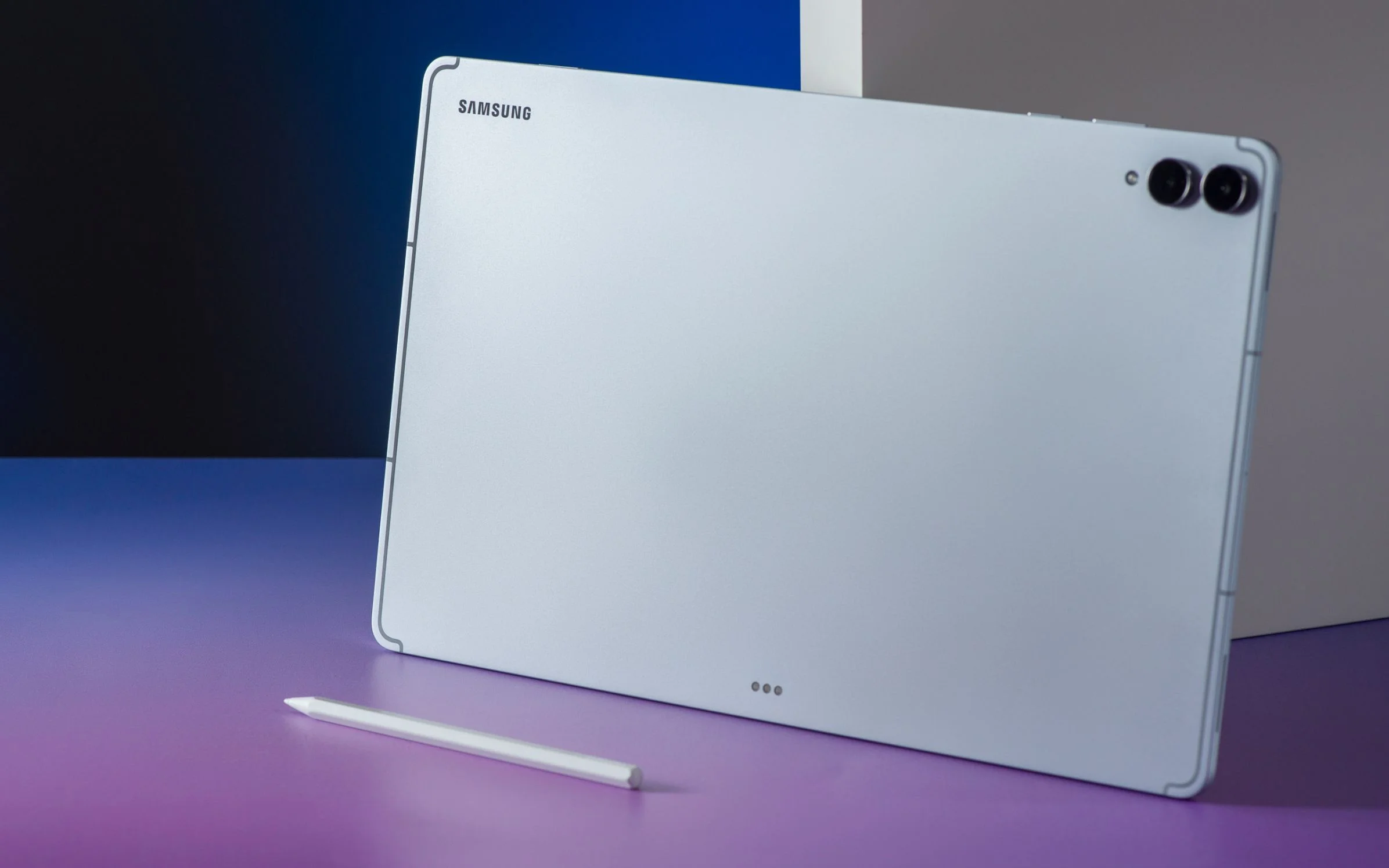 Планшет Samsung Galaxy Tab S11 Ultra BSM-X936B 9400 Plus (3.73) 8C RAM16Gb ROM1Tb 14.6" AMOLED 2X 2960x1848 5G eSIM Android 15 серебристый 13Mpix 12Mp