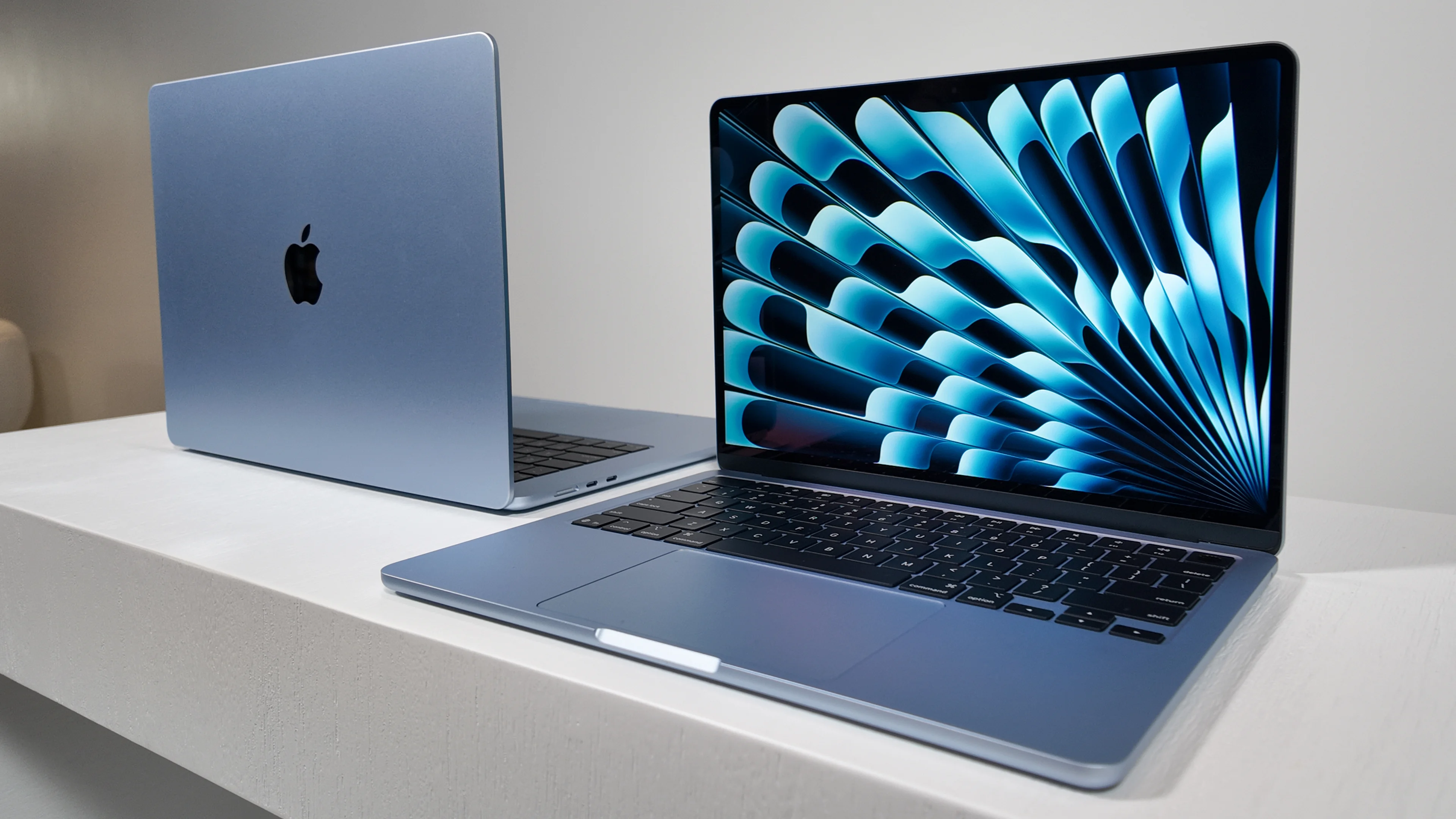 Ноутбук Apple Macbook Air 13 - M4 / 10C-8C / 16GB / 256GB / Sky Blue MC6T4