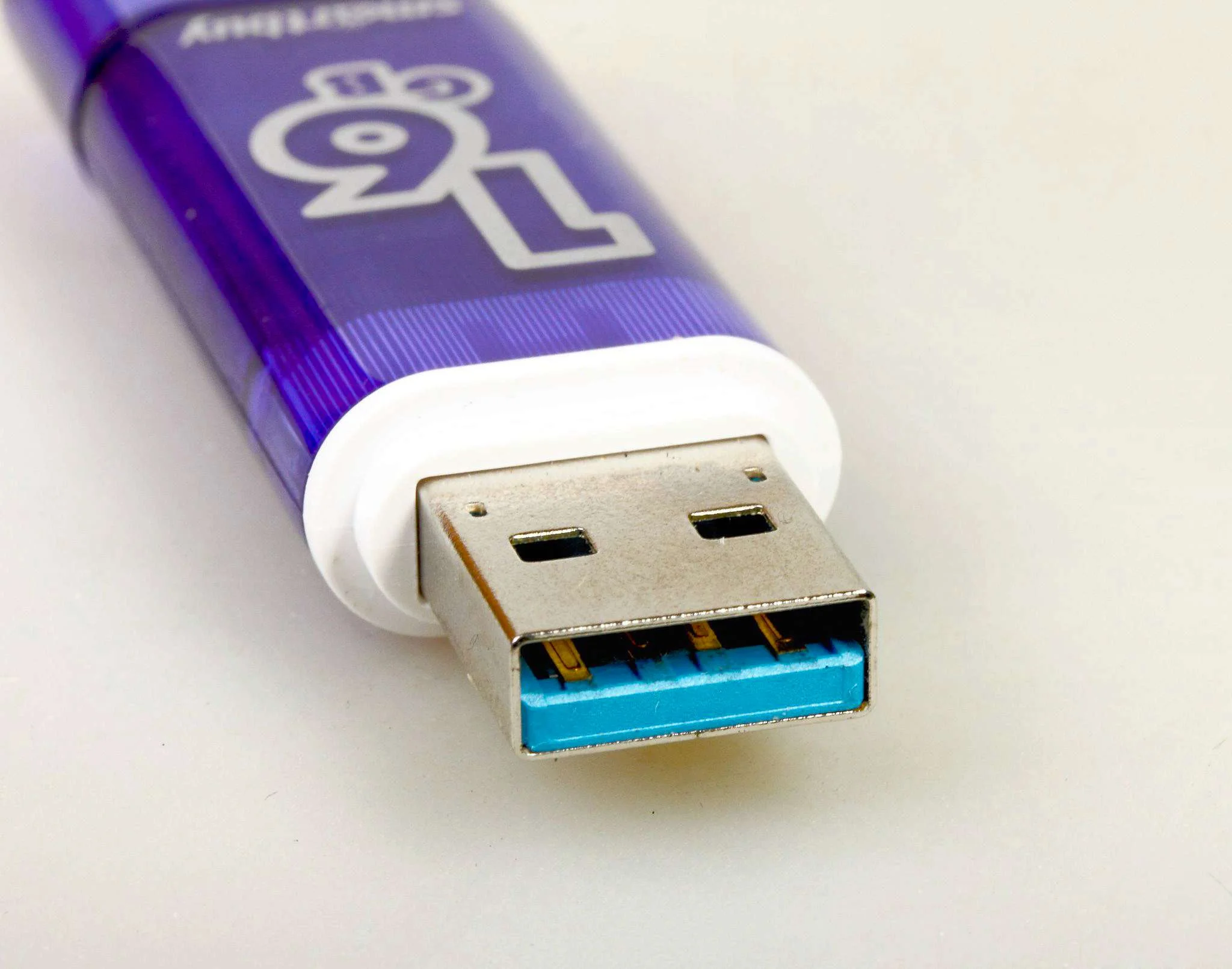 Флешка USB Smartbuy Glossy series Dark Blue (SB16GbGS-DB), 16Gb, USB 3.0, R/W 75/30, синий