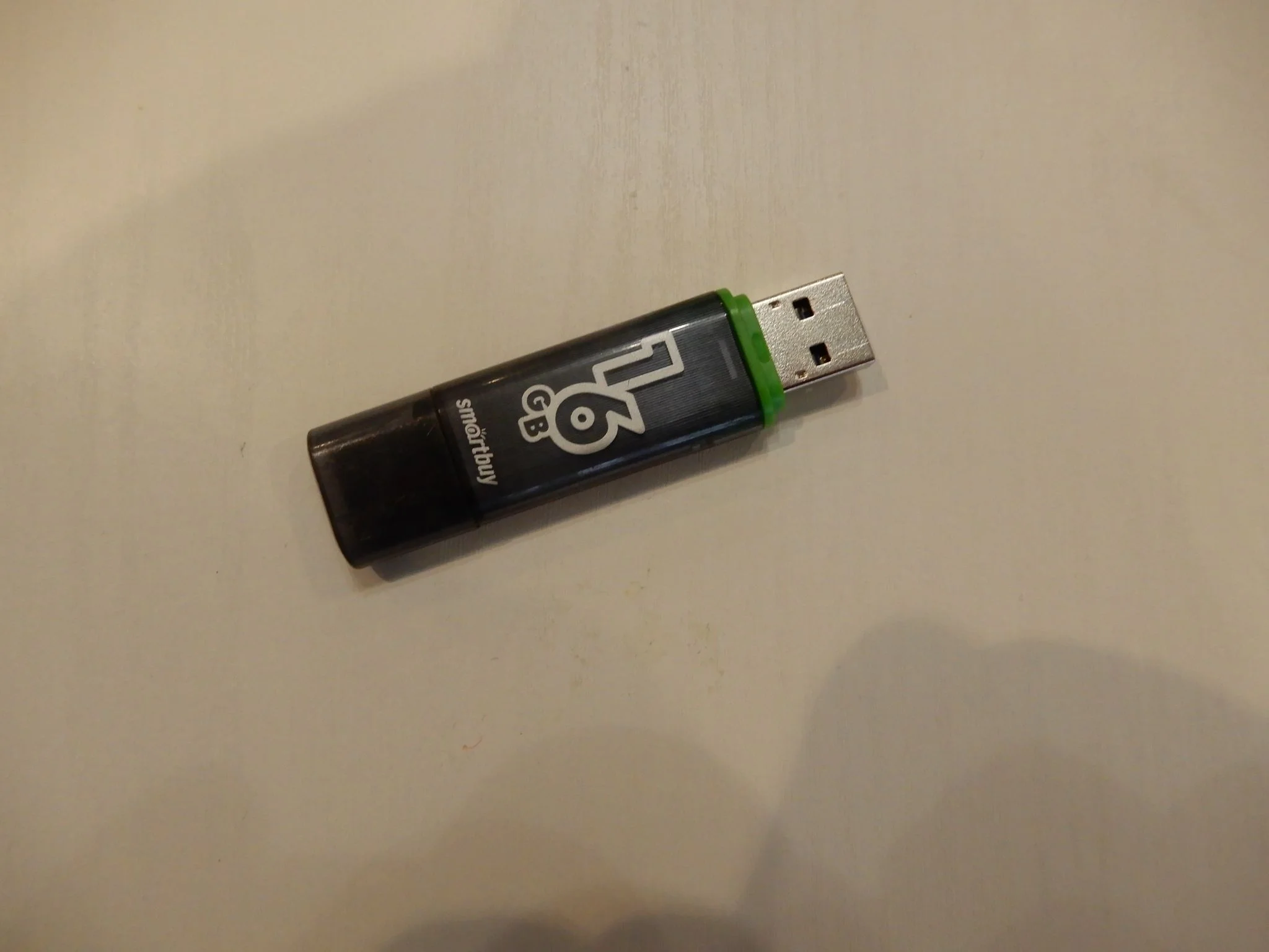 Флешка USB Smartbuy Glossy series Dark Grey (SB16 GbGS-DG), 16Gb, USB 3.0, R/W 75/30, серый/зеленый