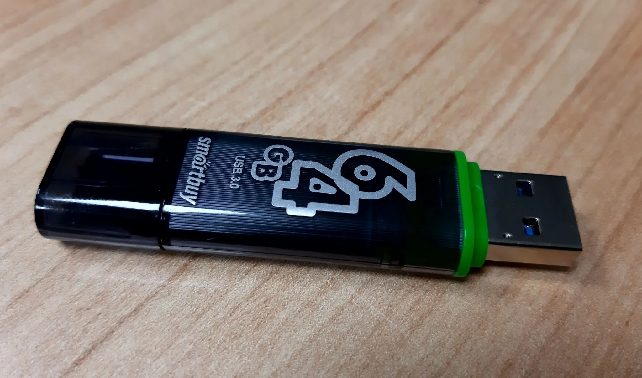 Флешка USB SmartBuy GLOSSY SERIES DARK GREY (SB64 GbGS-DG), 64Gb, USB 3.0, R/W 75/30, серый/зеленый