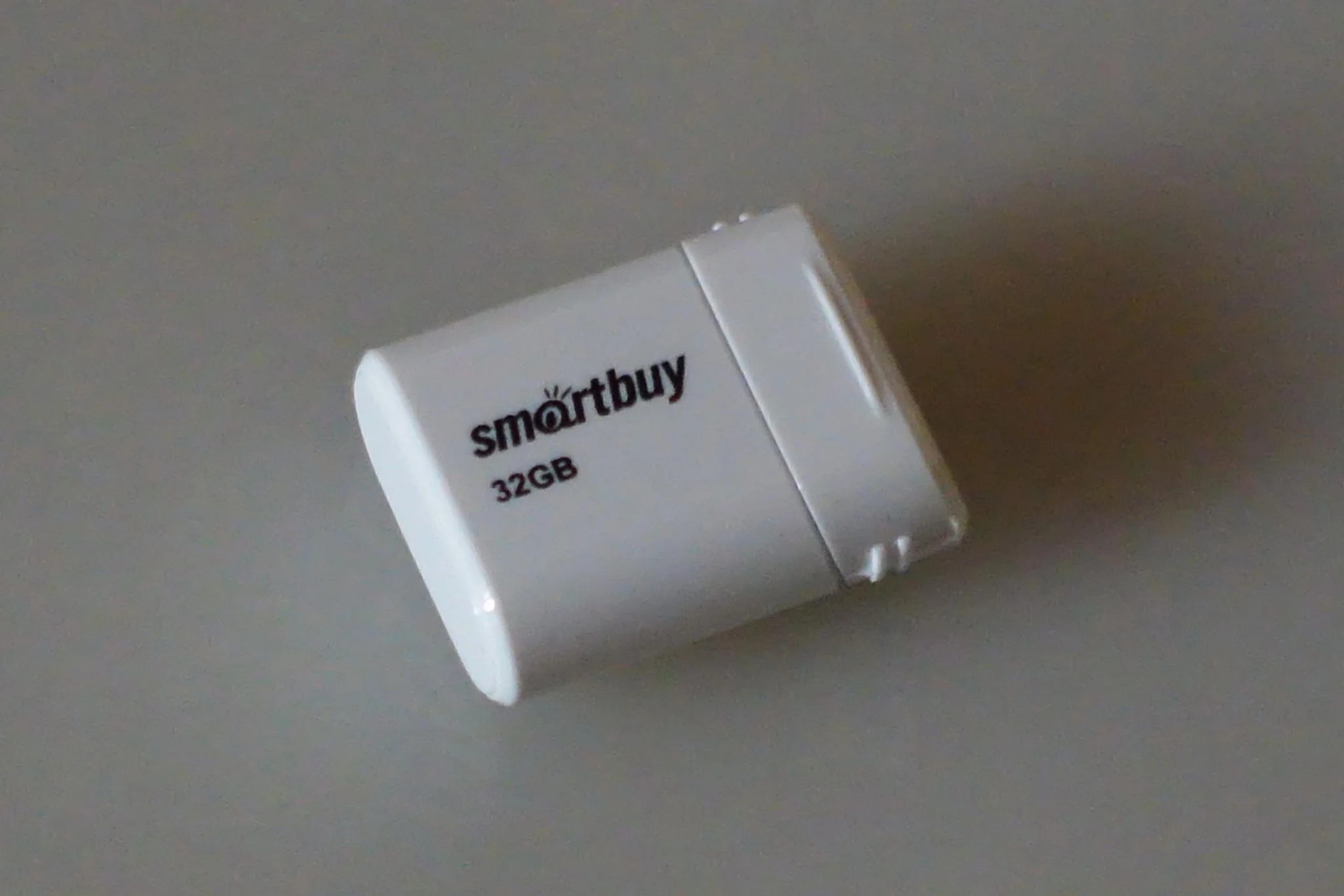 Флешка USB Smartbuy LARA White (SB32GbLARA-W), 32Gb, USB 2.0, R/W 15/5, белый