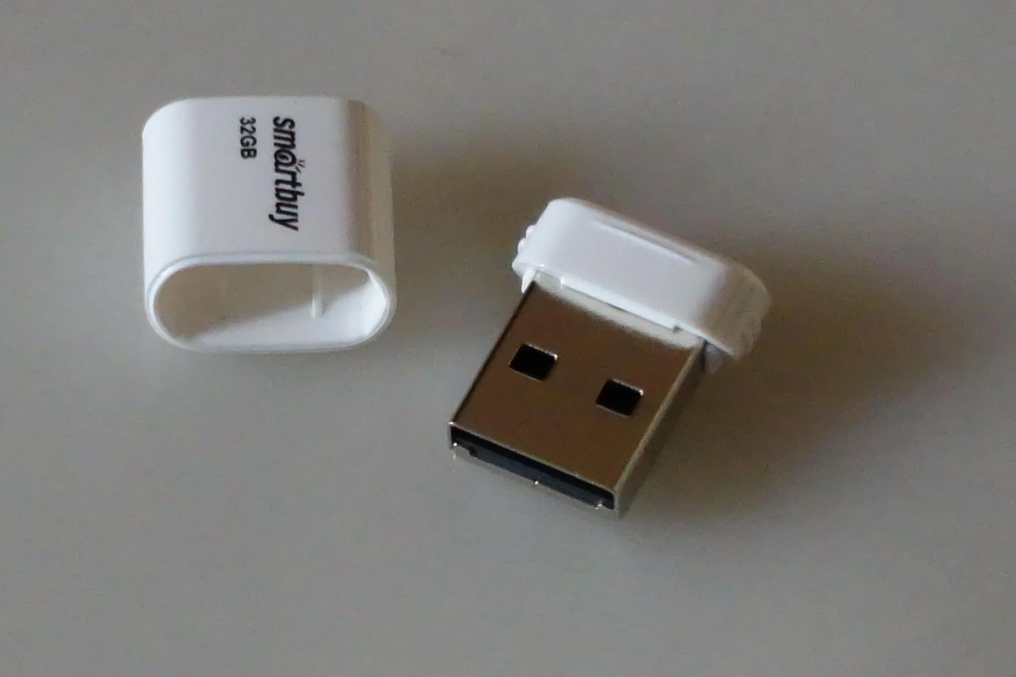 Флешка USB Smartbuy LARA White (SB32GbLARA-W), 32Gb, USB 2.0, R/W 15/5, белый