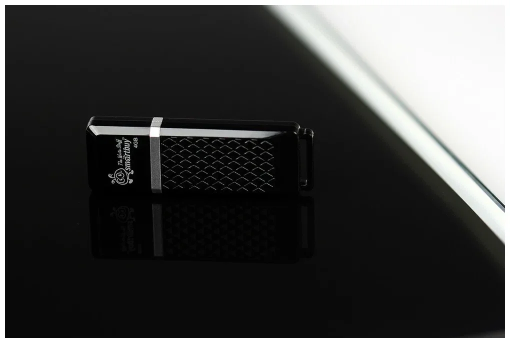 Флешка USB Smartbuy Quartz Black (SB4GbQZ-K), 4Gb, USB 2.0, R/W 15/5, черный