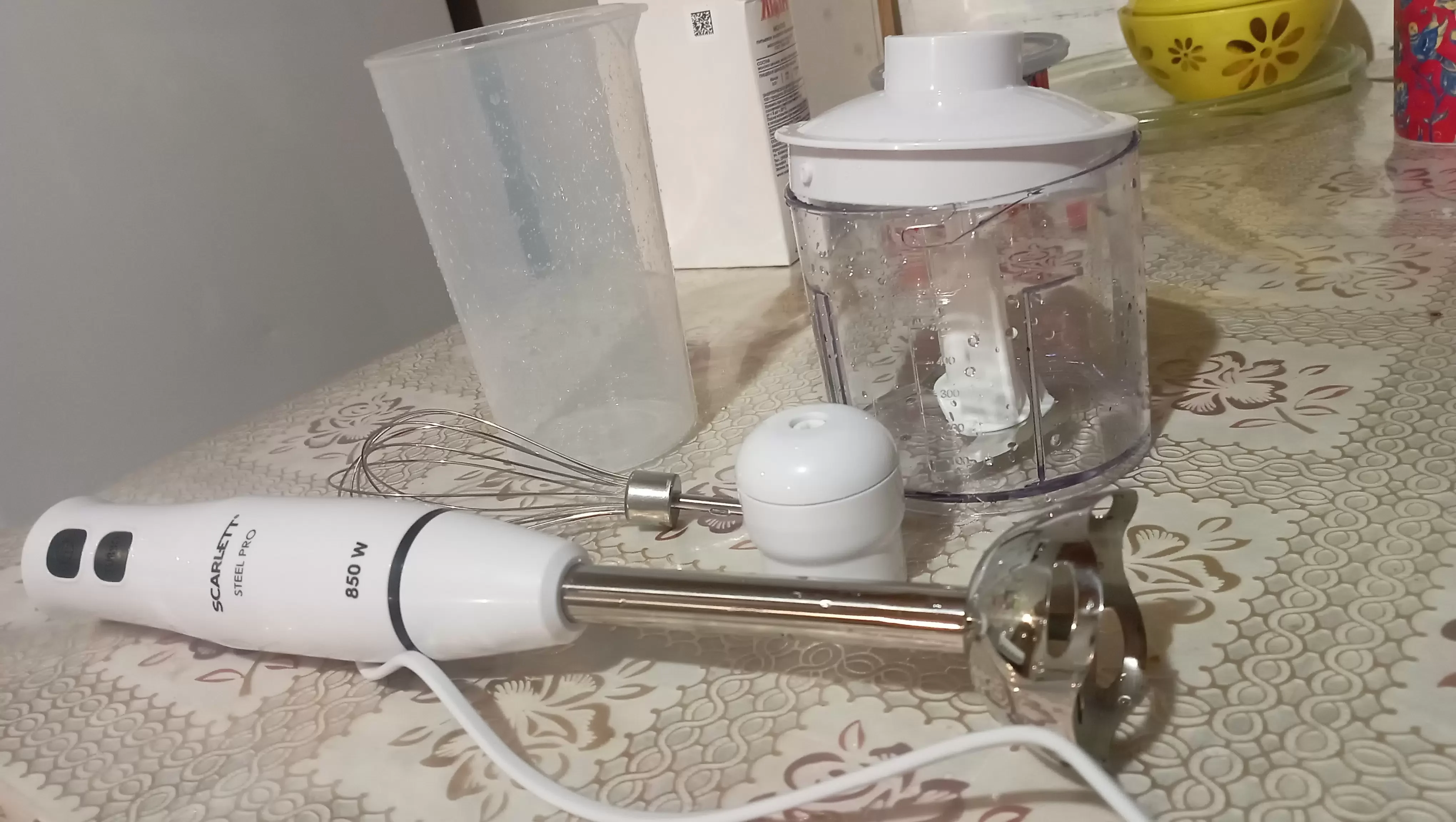 Блендер Scarlett SC-HB42F06 (белый)