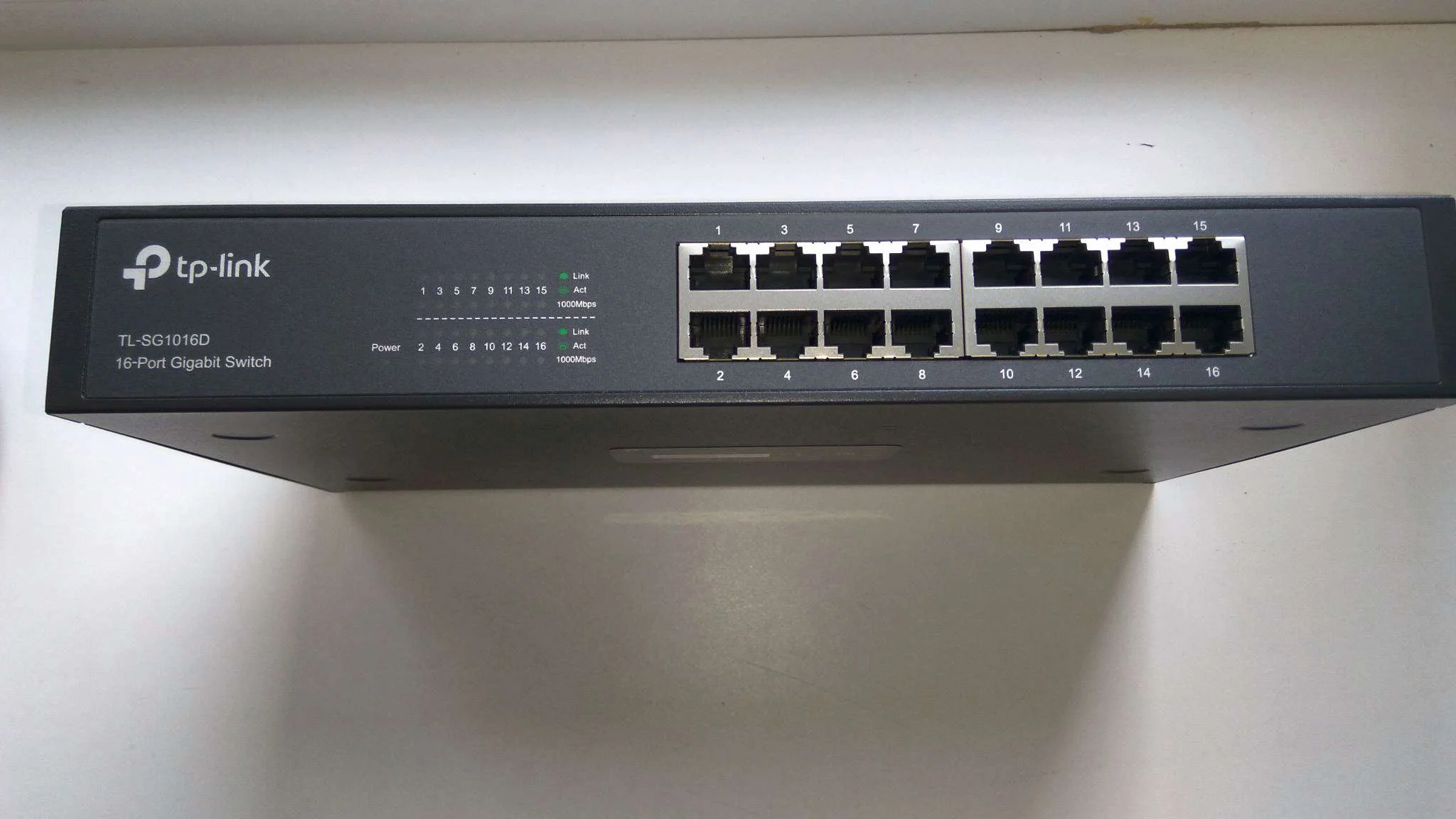 Коммутатор TP-Link SMB TL-SG1016 Коммутатор 16-port Gigabit Switch, 1U 19-inch rack-mountable steel case