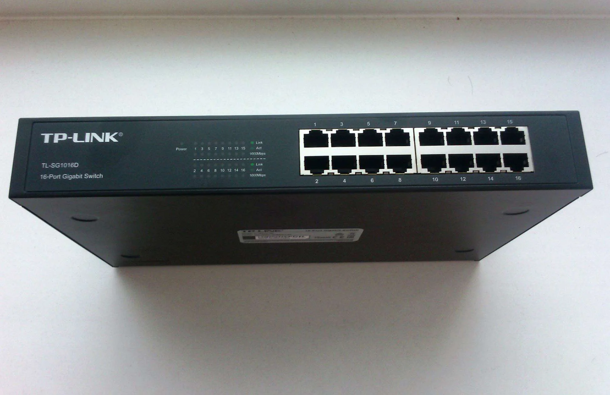 Коммутатор TP-Link SMB TL-SG1016D неуправляемый настольный/19U 16x10/100/1000BASE-T