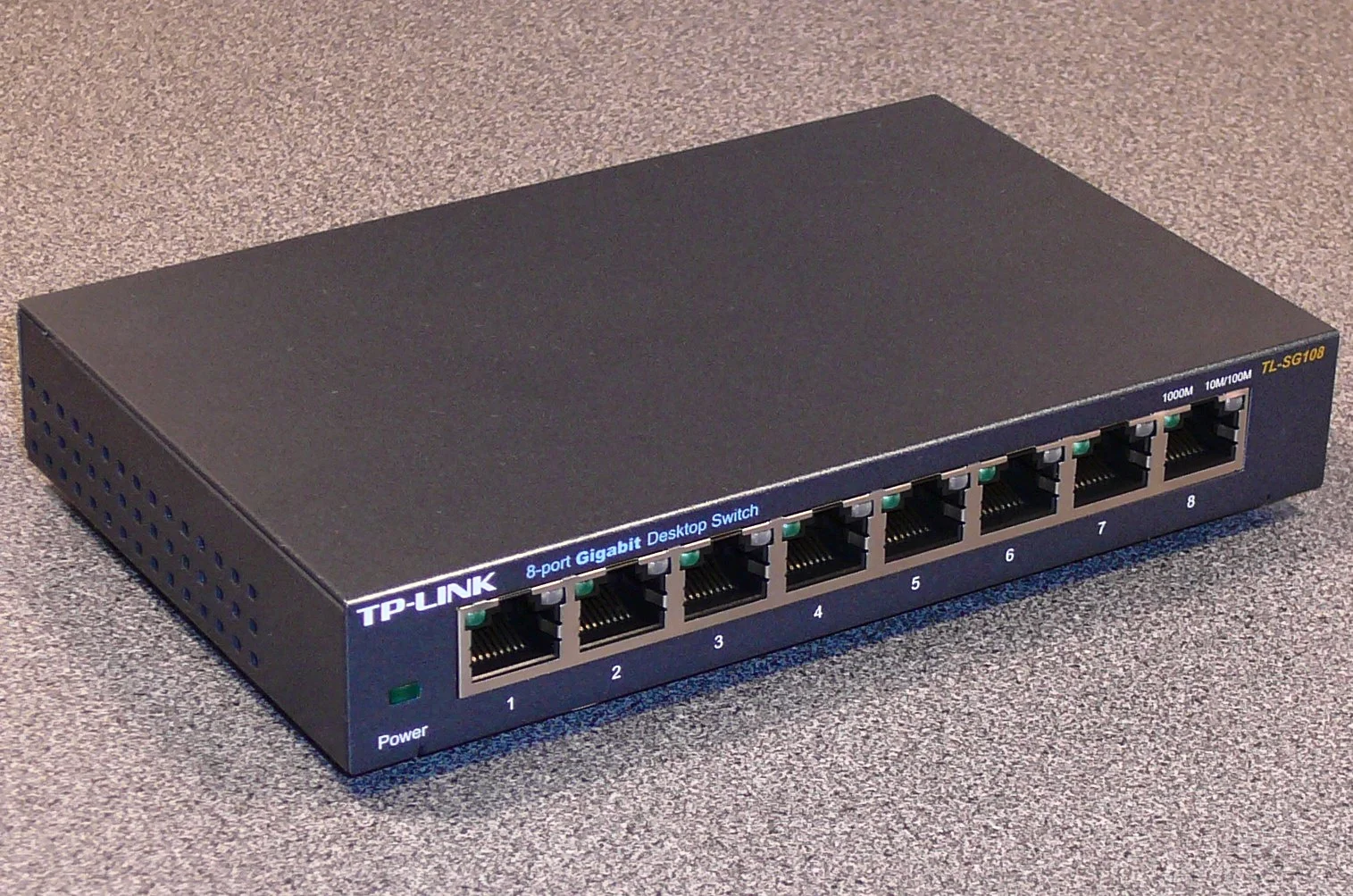 Коммутатор TP-Link SMB TL-SG108 8-port Desktop Gigabit Switch, 8 10/100/1000M RJ45 ports,metal case