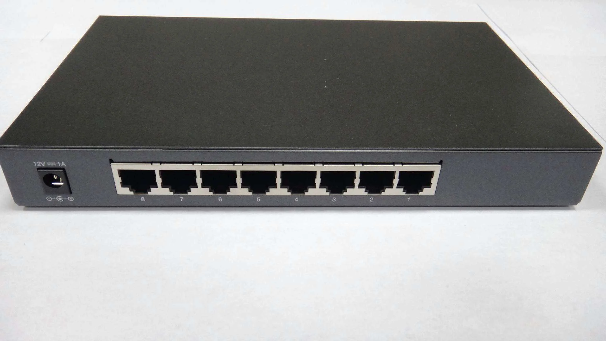 Коммутатор TP-Link SMB TL-SG2008 8-port Pure-Gigabit Desktop Smart Switch, 8 10/100/1000Mbps RJ45 ports, Tag-based VLAN, STP/RSTP/MSTP, IGMP V1/V2/V3