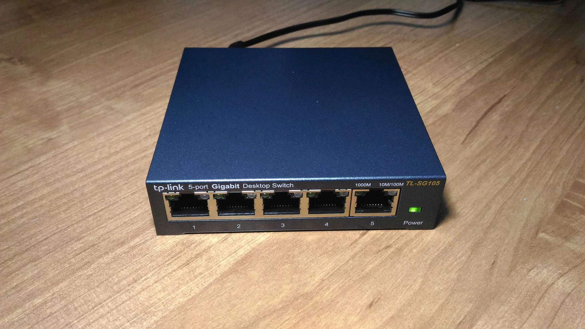 Коммутатор TP-Link SOHO TL-SG105 5-port Desktop Gigabit Switch, 5 10/100/1000M RJ45 ports, metal case