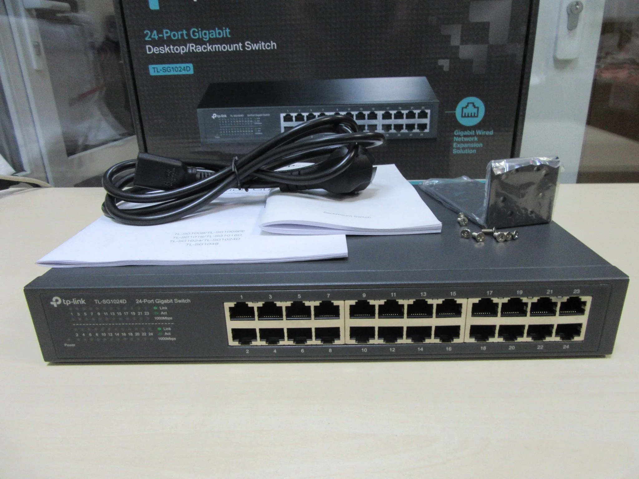 Коммутатор TP-Link TL-SG1024D Коммутатор 24-port Gigabit Switch