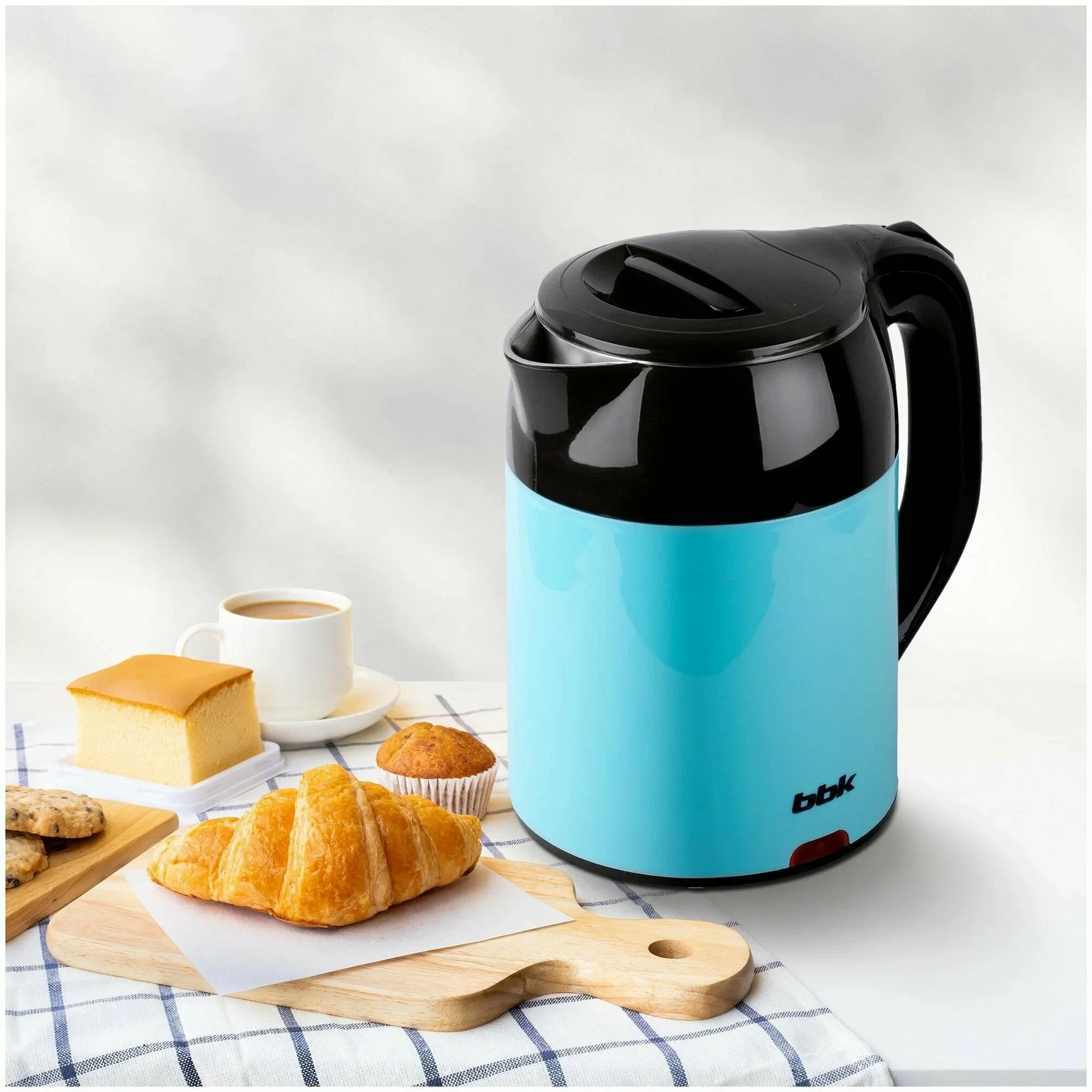 Чайник электрический BBK EK1709P черный/бирюзовый