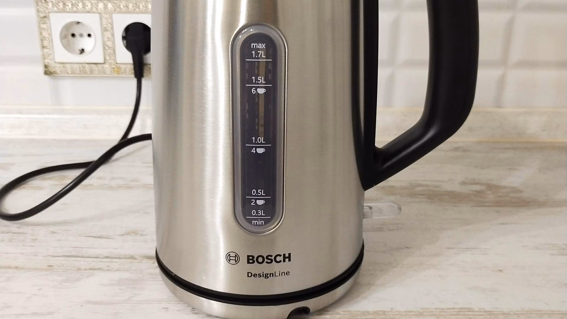 Чайник электрический Bosch TWK4P440 1.7 л, 2400 Вт, нержавеющая сталь/черный (корпус: нержавеющая сталь)