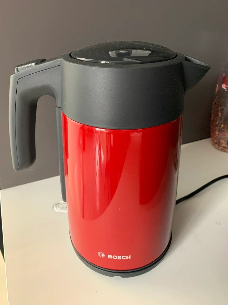Чайник электрический Bosch TWK7L464 1.7 л, 2400 Вт., нерж.сталь, покрытая эмалью, красный, шкала уровня воды