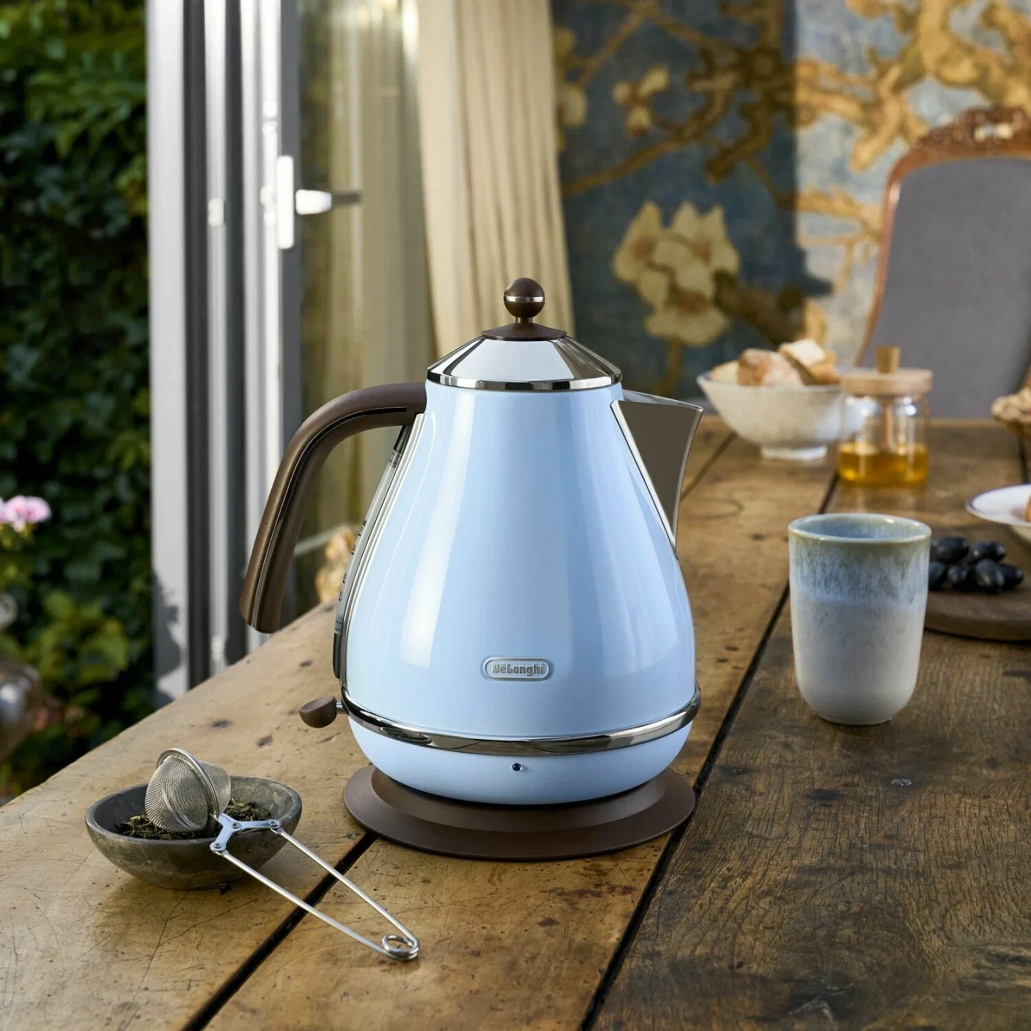 Чайник электрический DeLonghi KBOV2001.AZ
