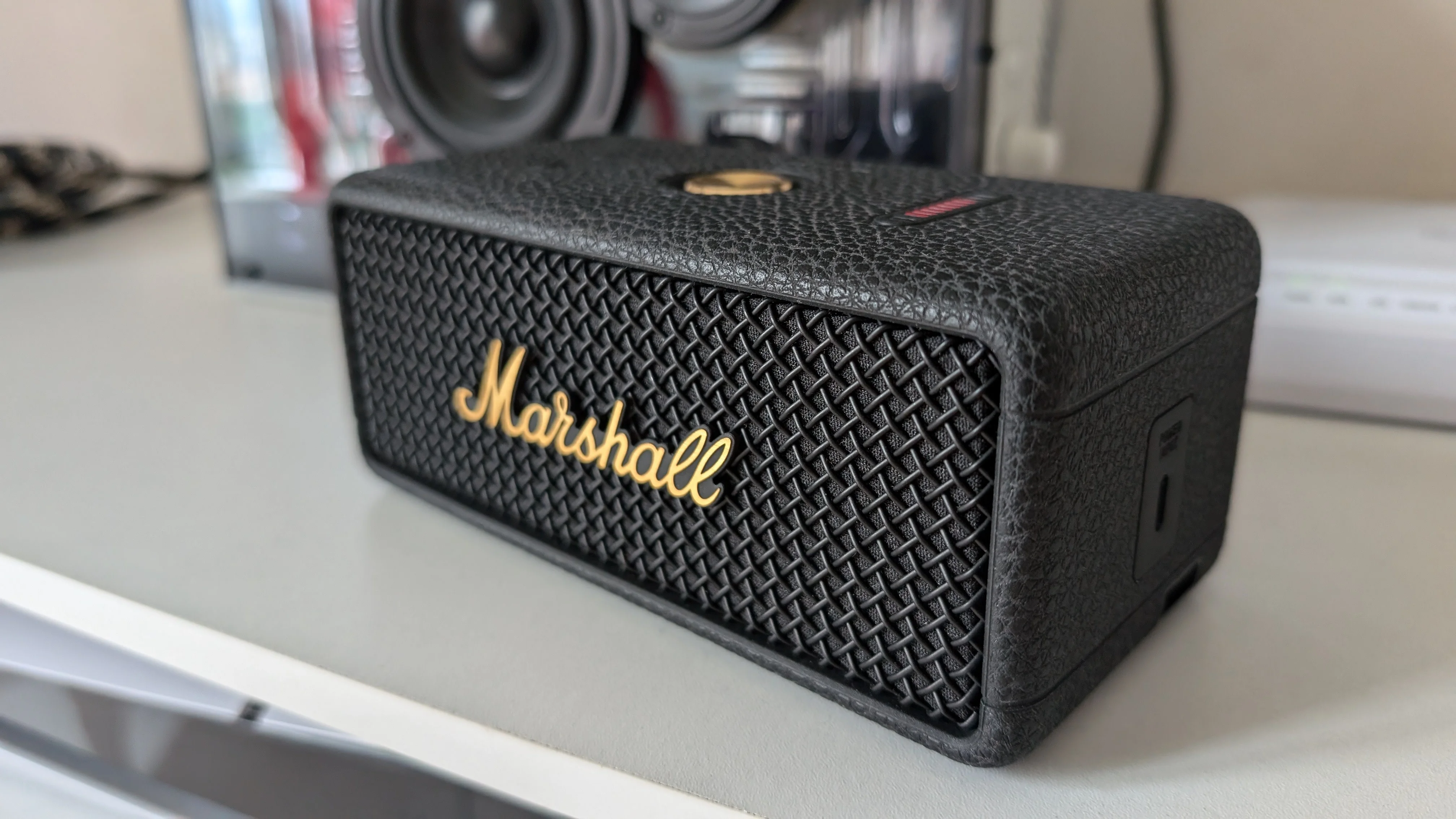 Колонка портативная MARSHALL EMBERTON III White