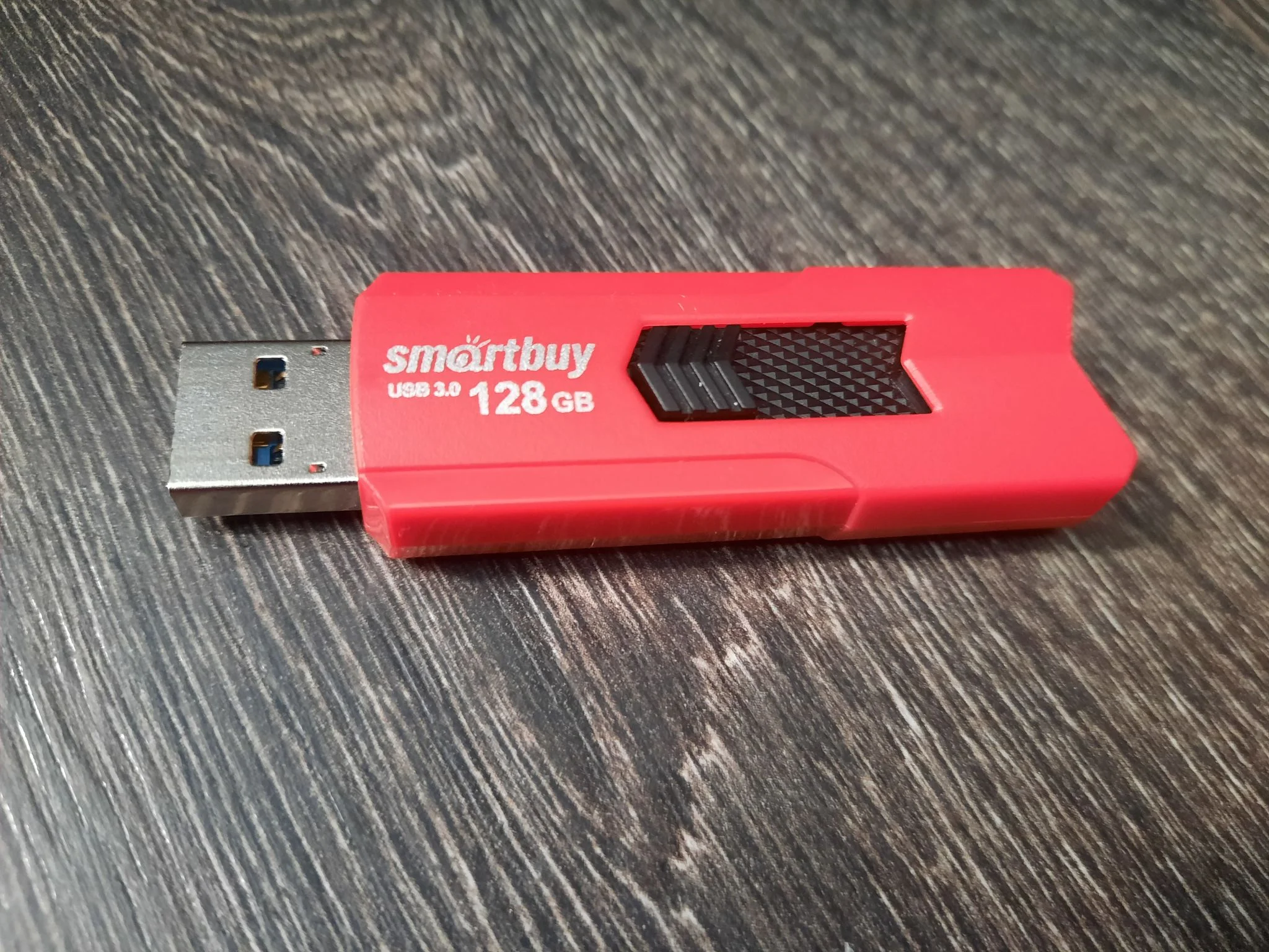 Флешка USB Smartbuy STREAM Red (SB128 GbST-R3), 128Gb, USB 3.0, R/W 75/30, красный/черный