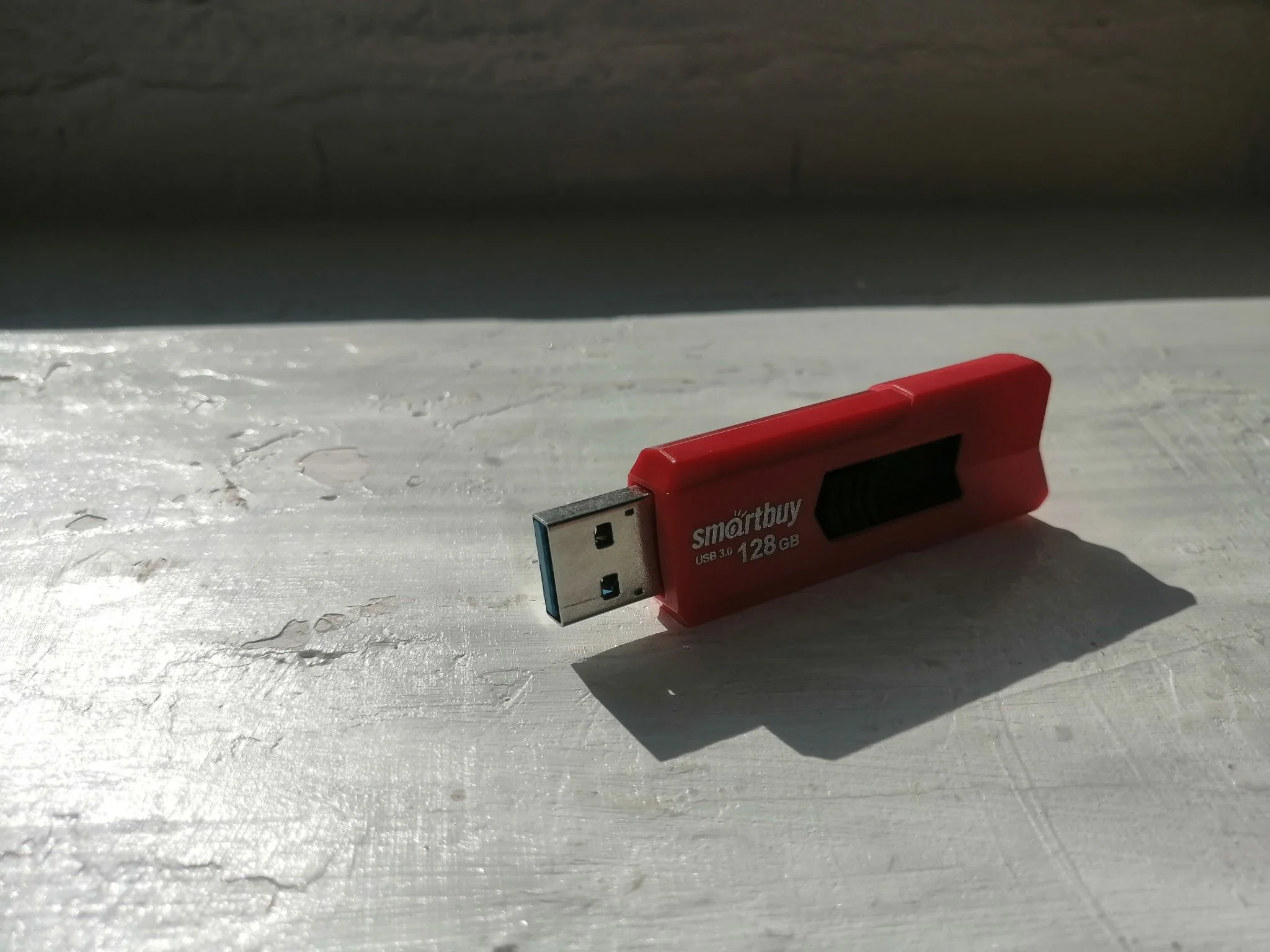 Флешка USB Smartbuy STREAM Red (SB128 GbST-R3), 128Gb, USB 3.0, R/W 75/30, красный/черный