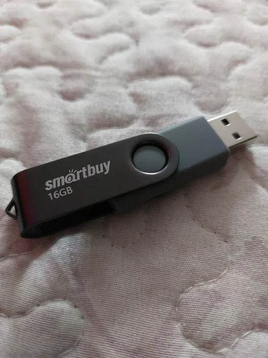 Флешка USB Smartbuy Twist Black (SB016Gb2TWK), 16Gb, USB 2.0, R/W 15/5, черный