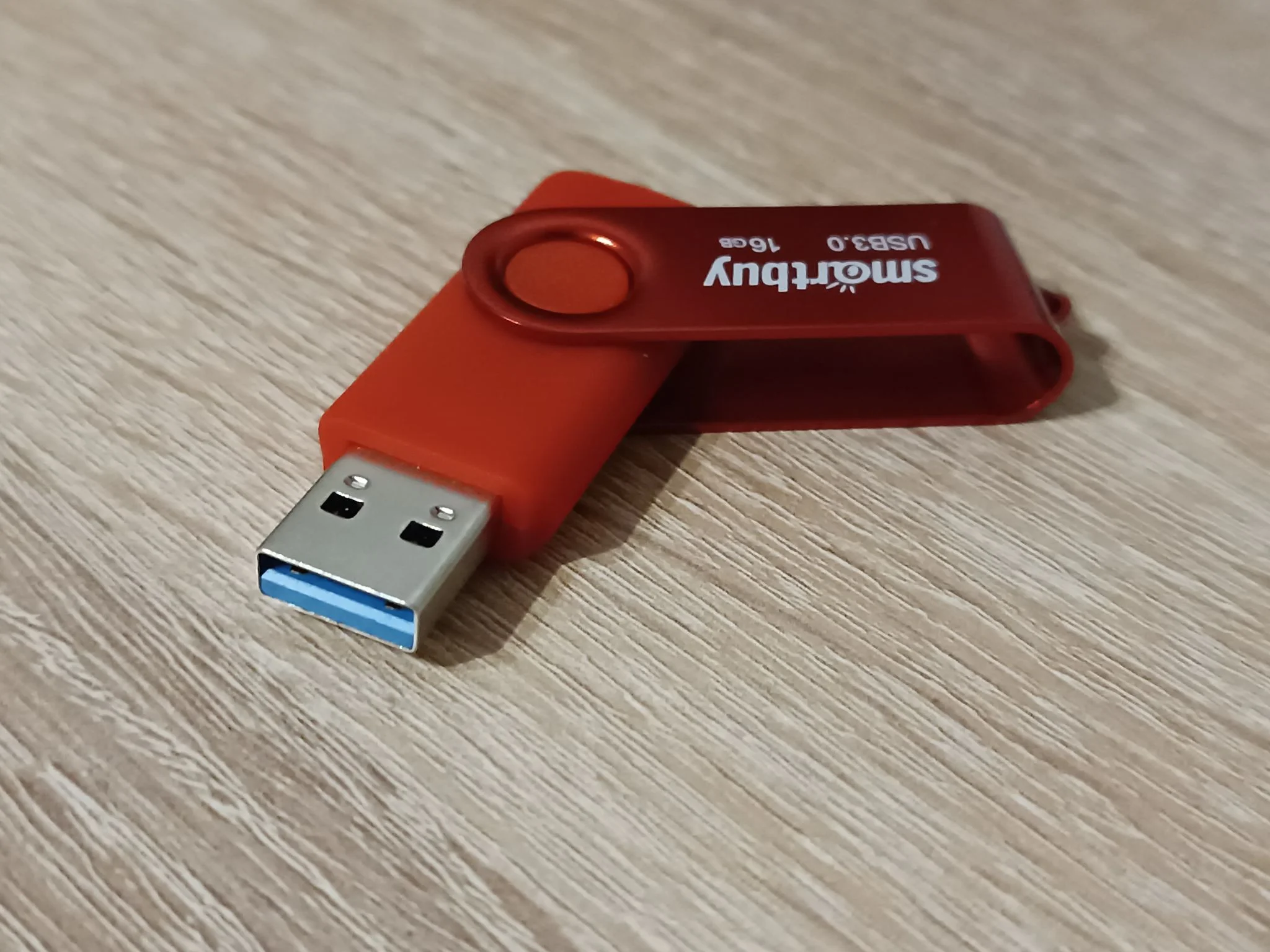 Флешка USB SmartBuy Twist Red (SB016Gb3TWR), 16Gb, USB 3.0, R/W 70/40, красный