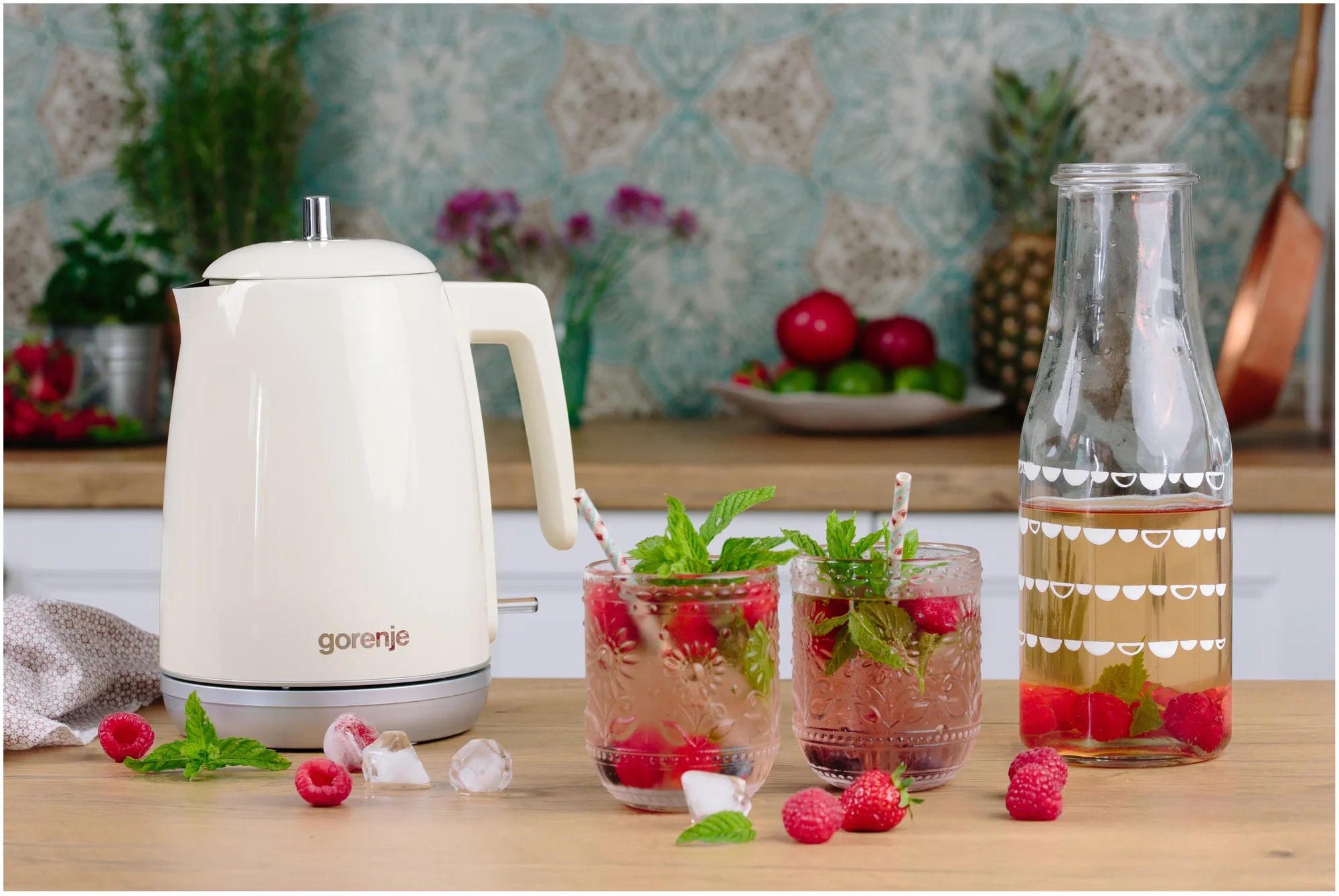 Чайник электрический Gorenje K15RL 1.7 л, 2200 Вт, бежевый (корпус: металл/пластик)