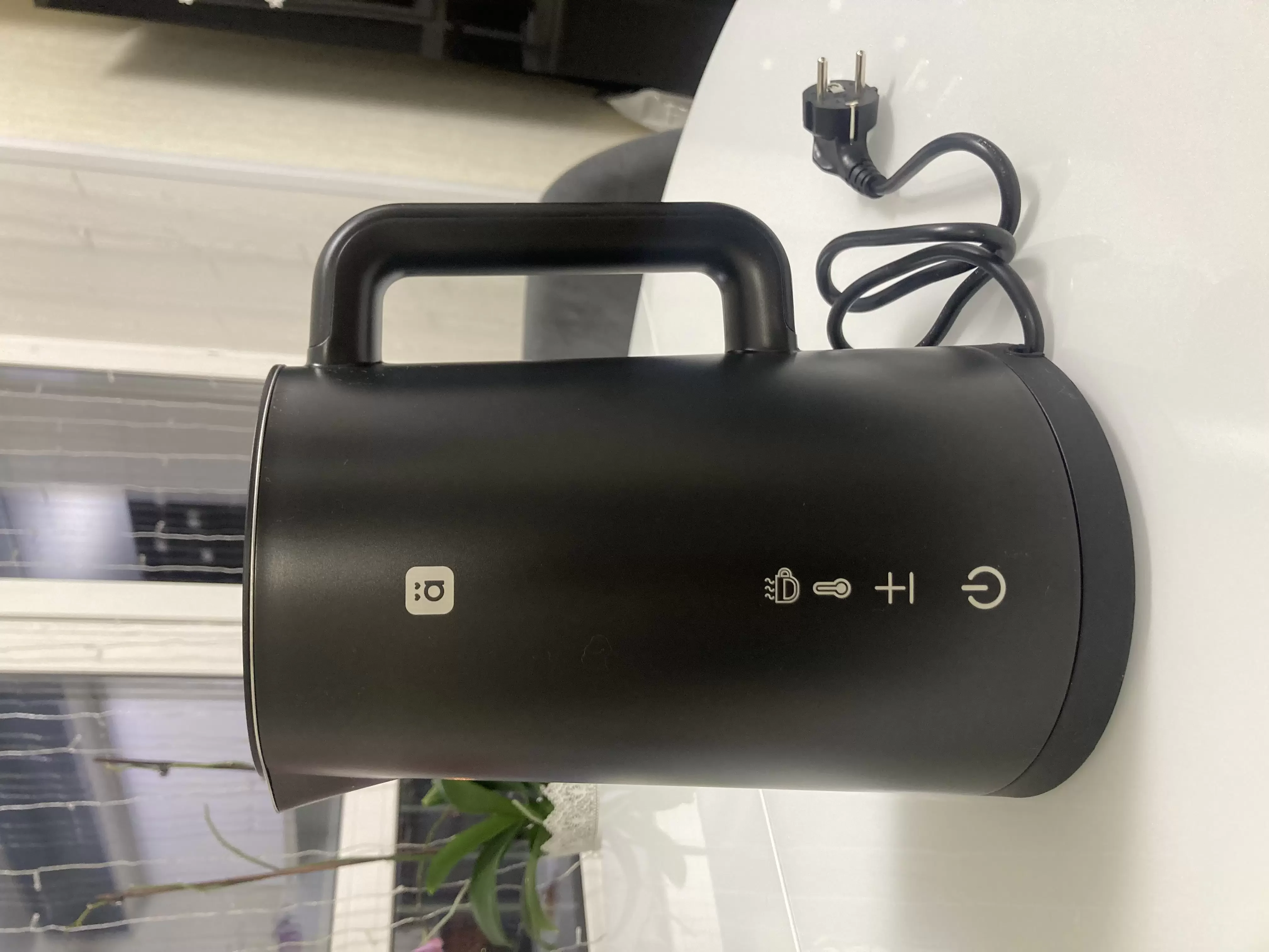 Чайник электрический Halsa HLS-K-103 WiFi умный пластиковый, черный
