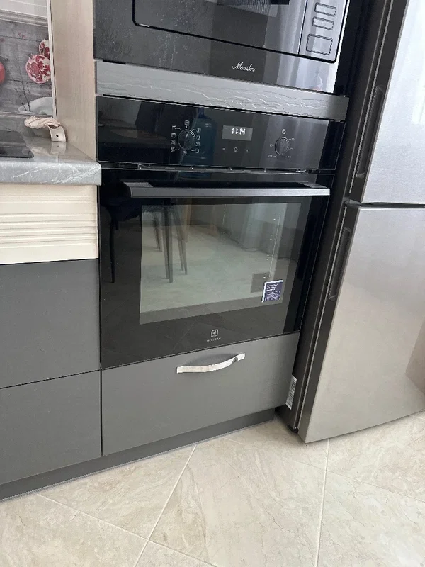 Электрический духовой шкаф Electrolux EOF5C50BZ