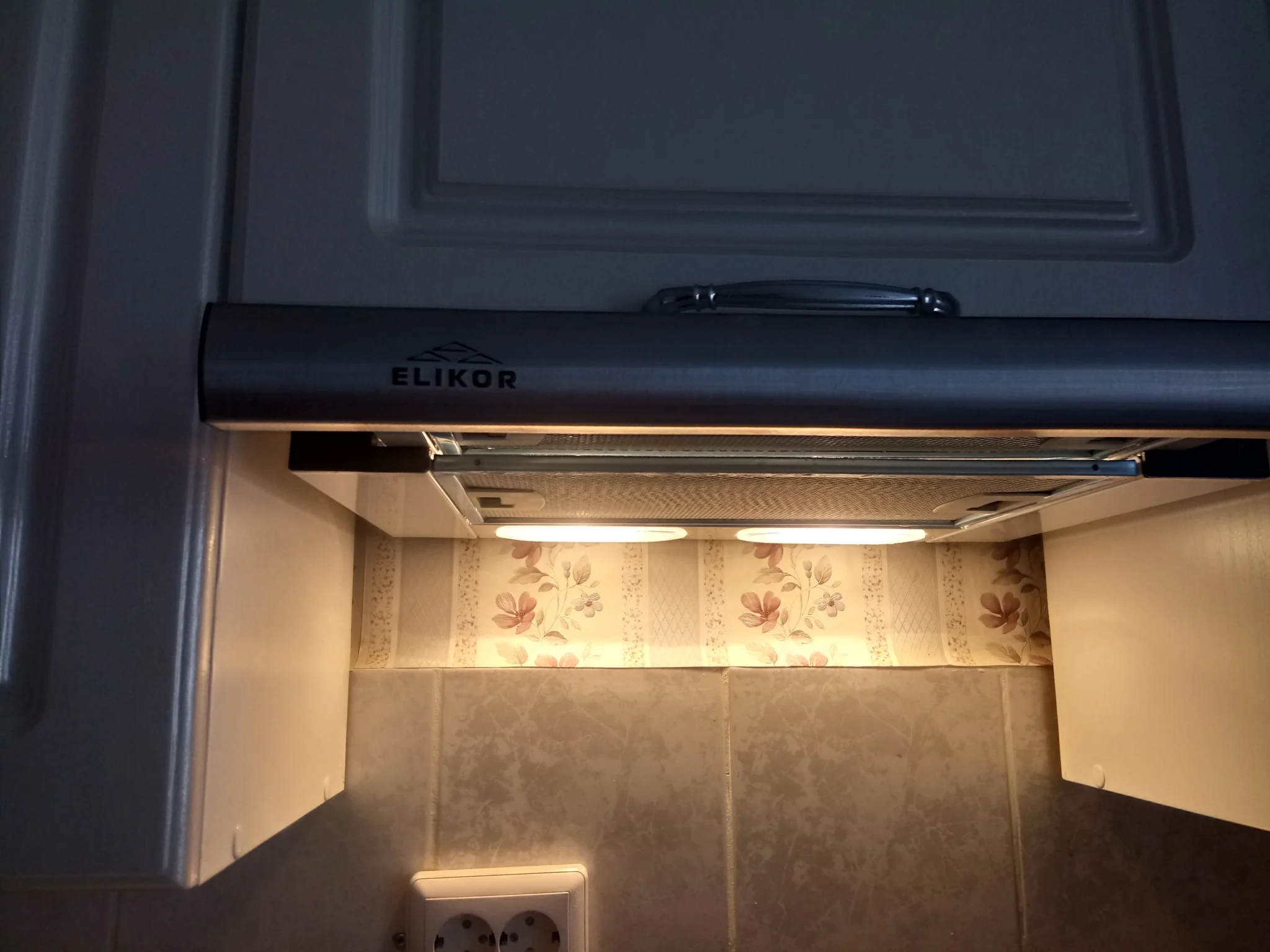 Вытяжка Elikor Интегра 45П-400-В2Л КВ II М-400-45-280 белый/нерж.