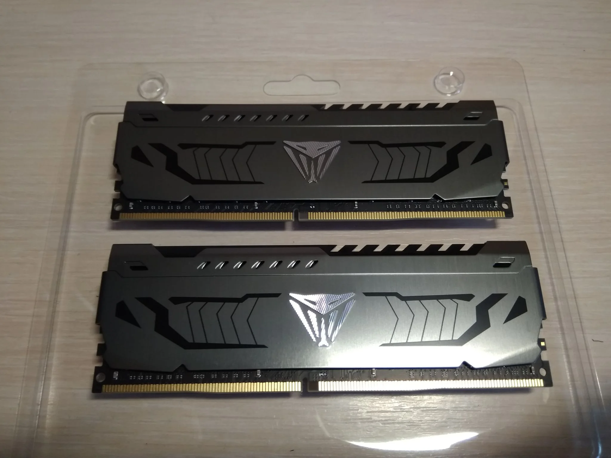 Оперативная память Patriot Viper Steel, DDR4, 32GB (1x32 GB), 3200 MHz, CL16, DIMM, радиатор, черный