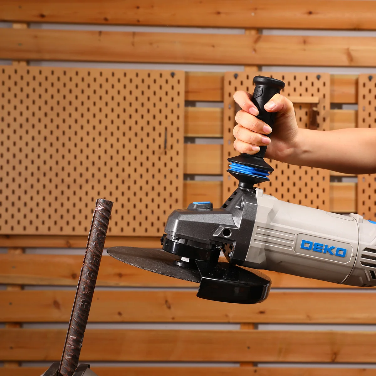 Угловая шлифовальная машина (болгарка) Deko AG3000DK PRO, 230 мм, 3000 Вт (083-1032)