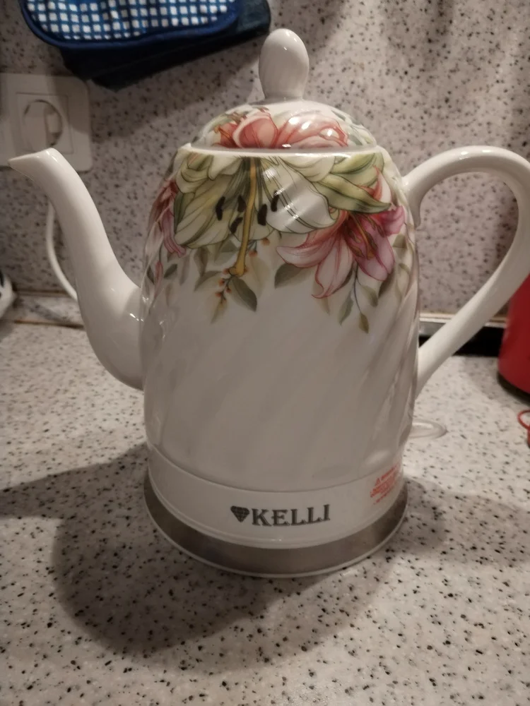 Чайник электрический Kelli KL-1811 белый