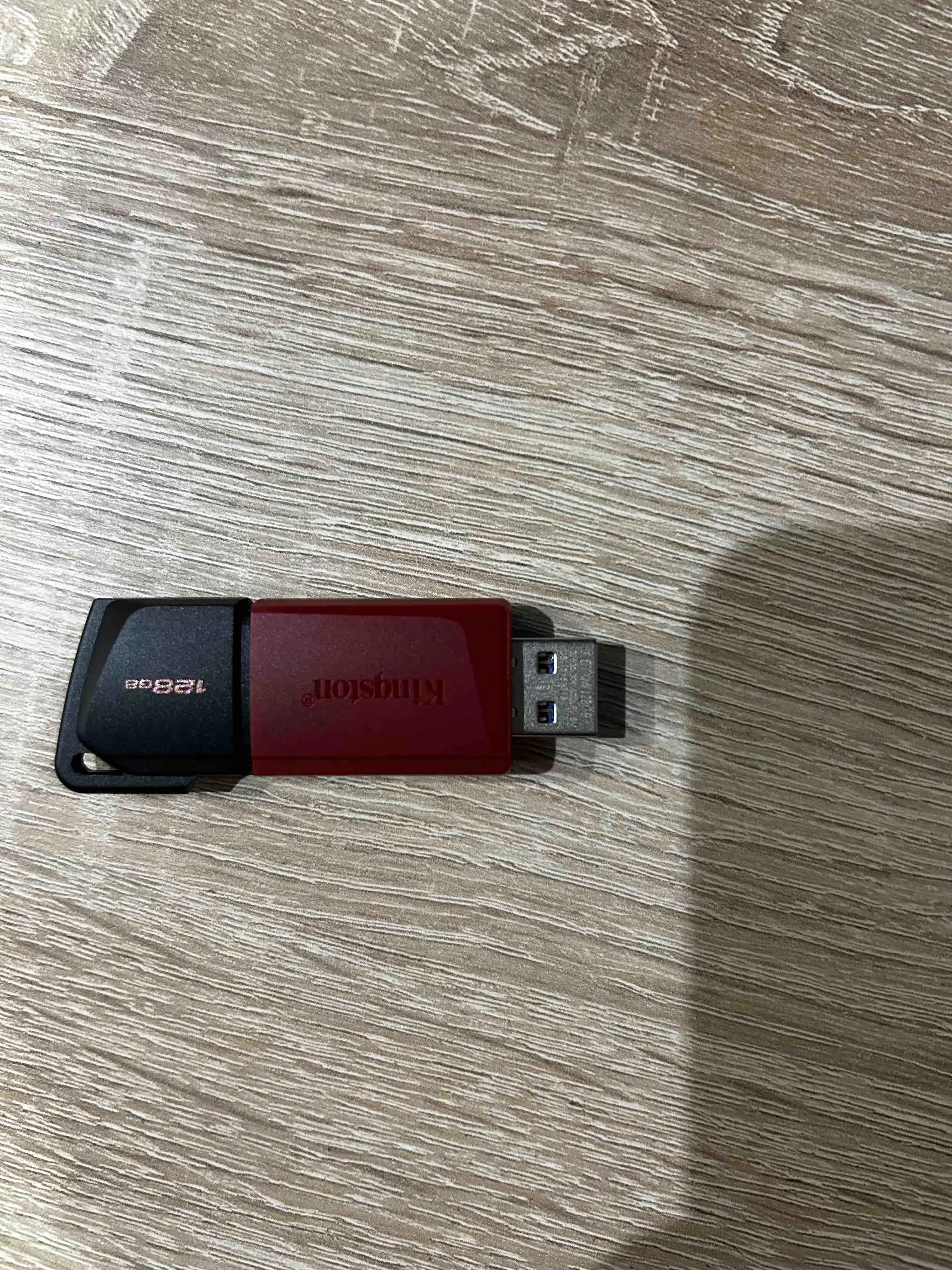 Флеш накопитель 128GB Kingston DataTraveler Exodia M, USB 3.2  черный/красный