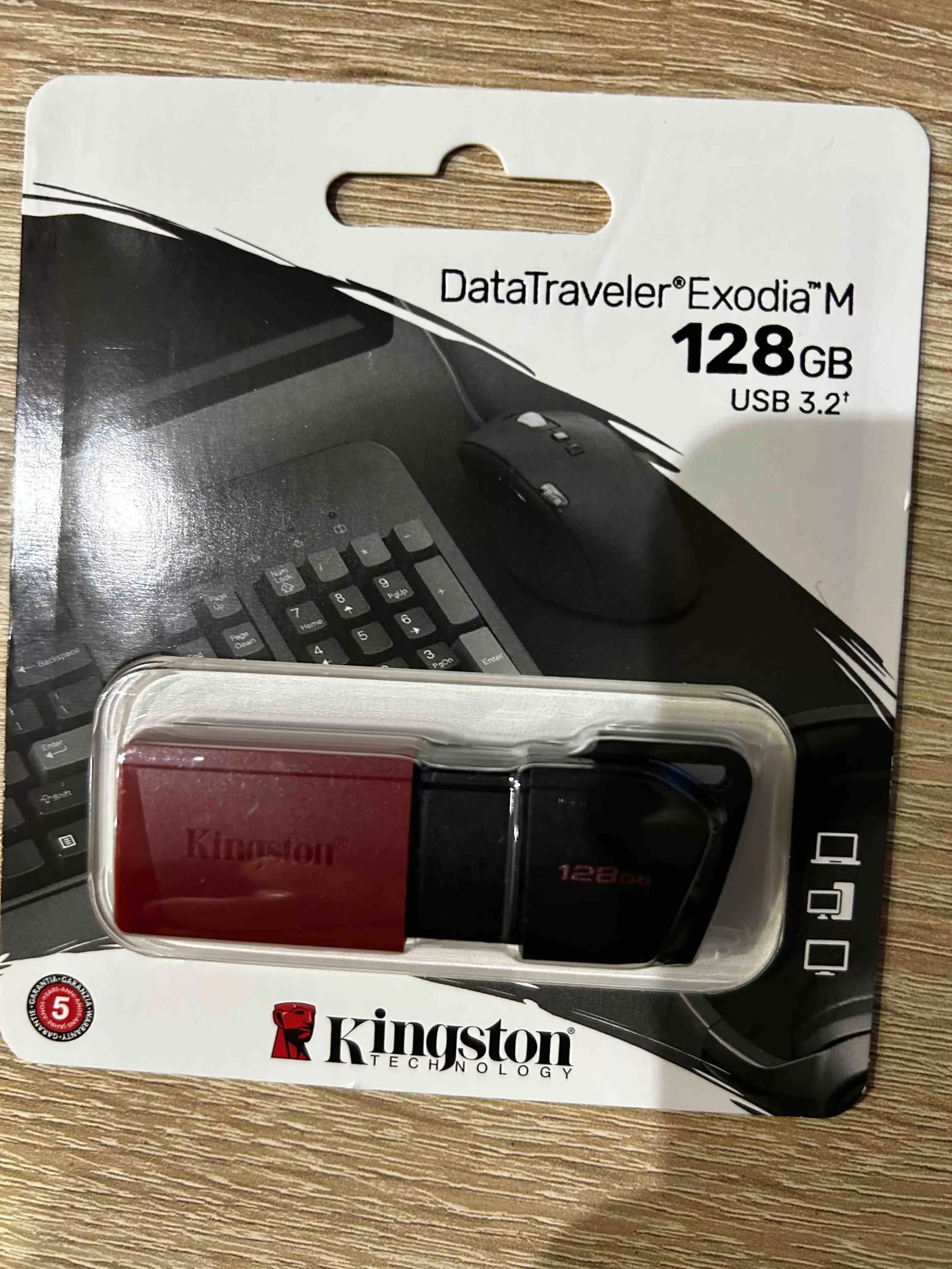 Флеш накопитель 128GB Kingston DataTraveler Exodia M, USB 3.2  черный/красный
