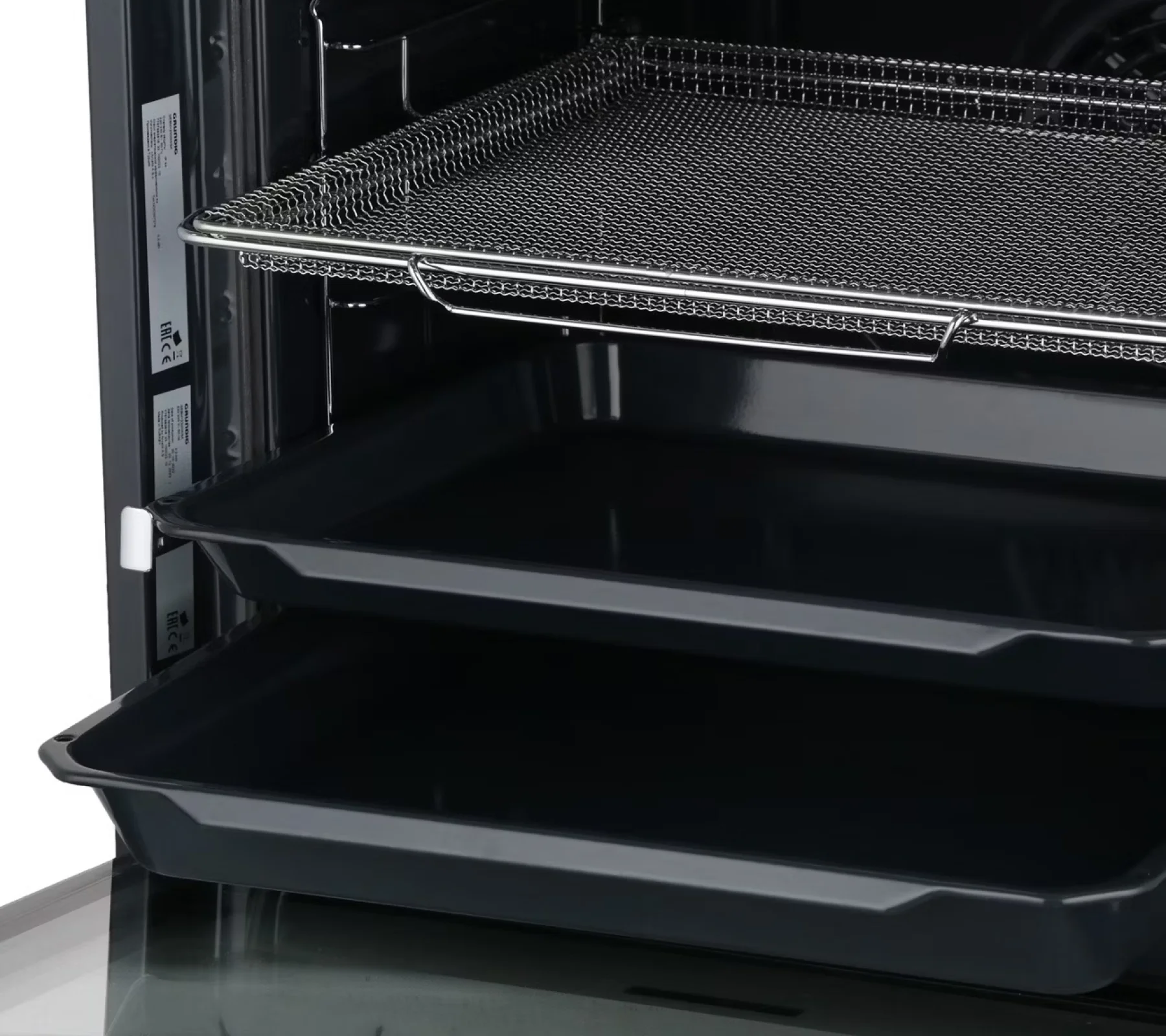 Электрический духовой шкаф Grundig GEBM12300WSA белый