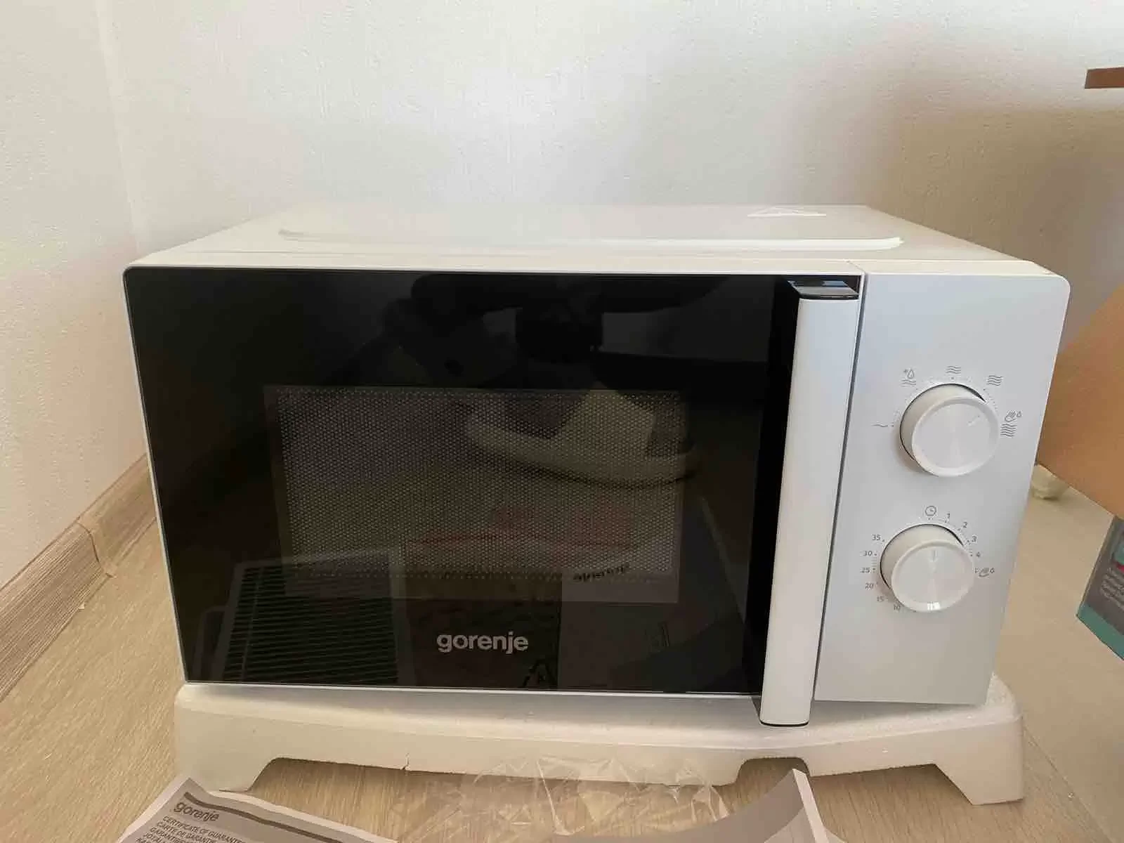 СВЧ печь-соло Gorenje MO17E1WH, белый 17 л, 700 Вт, механика